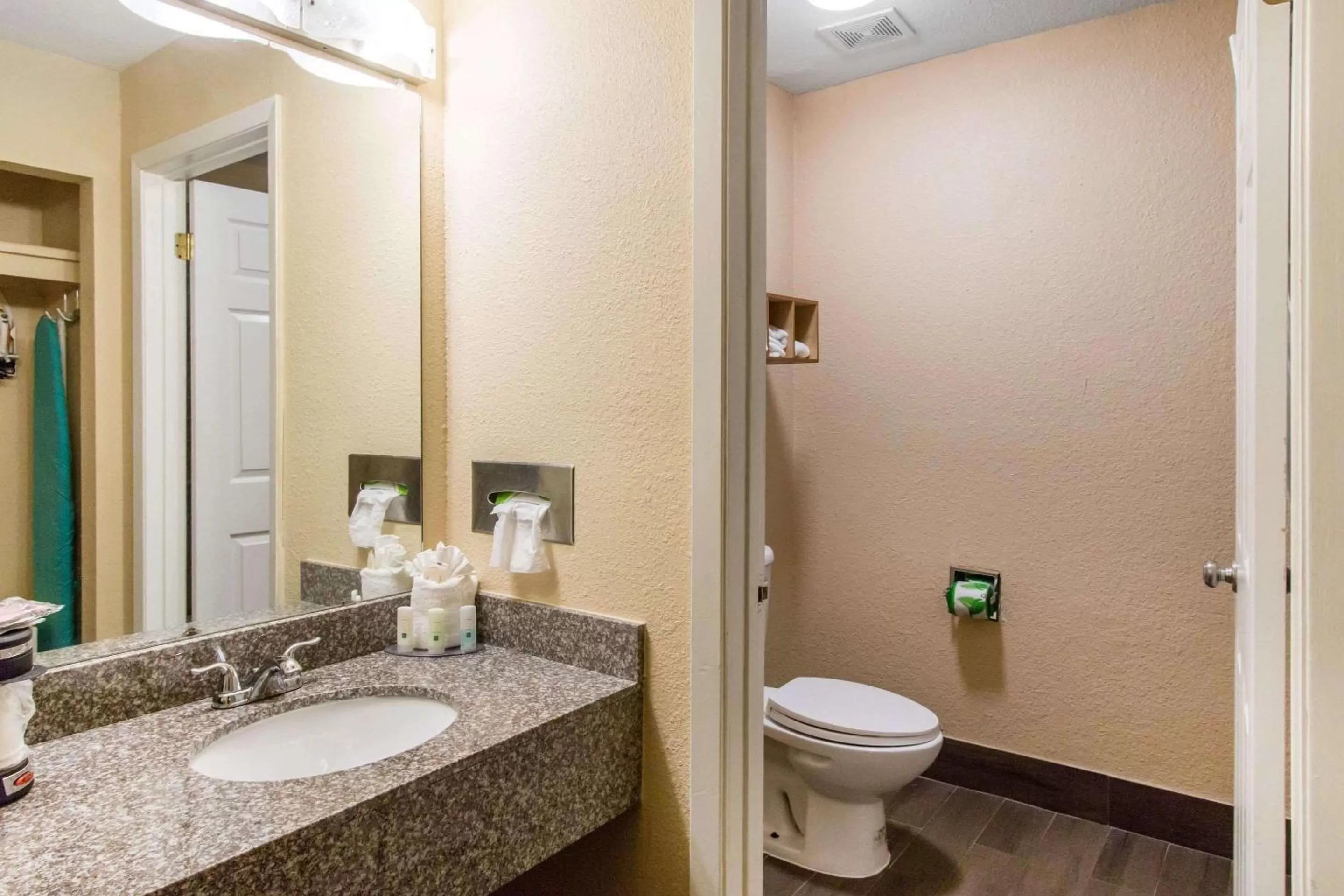 Bathroom in Quality Inn & Suites I-35 near Frost Bank Center