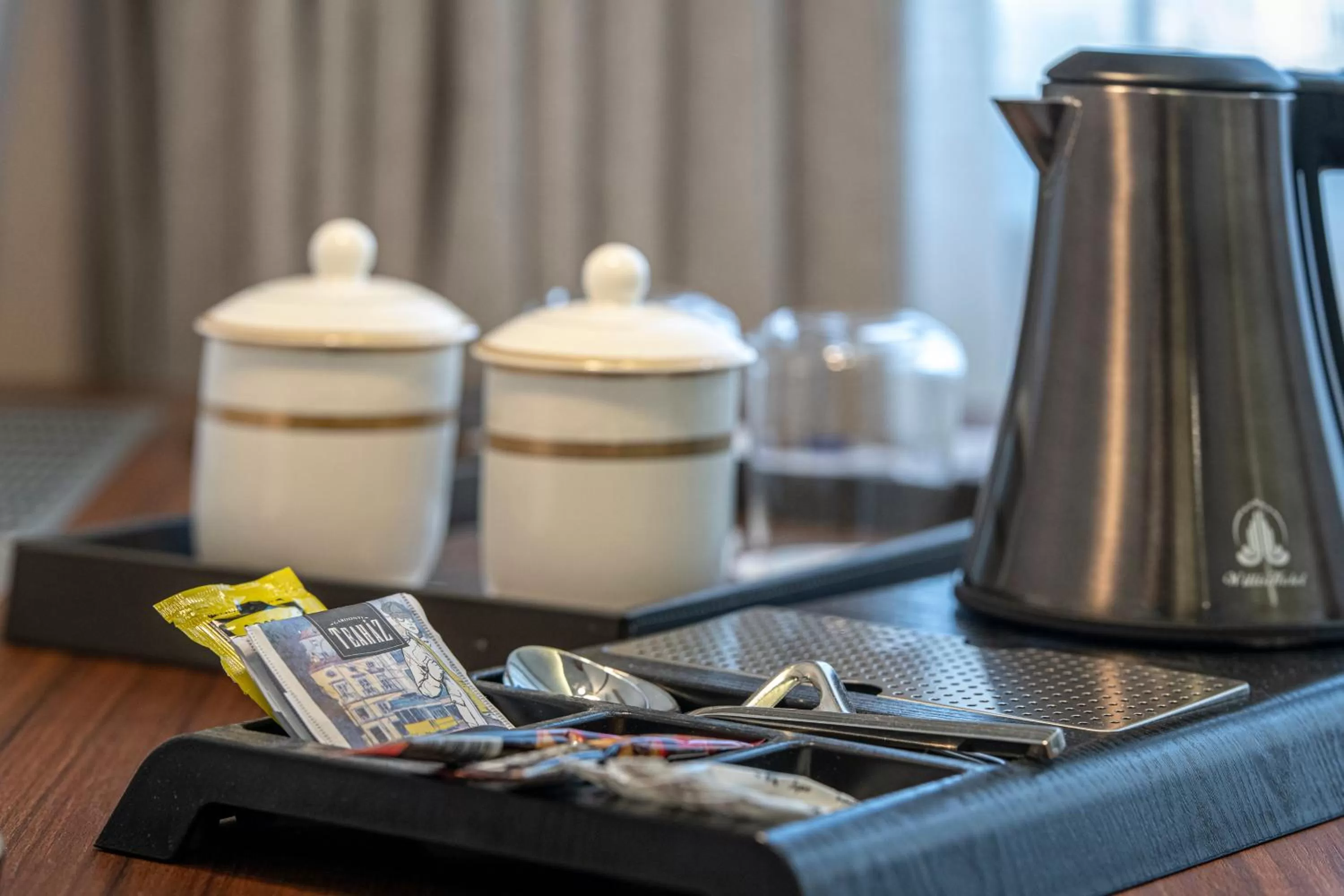 Coffee/tea facilities in Willis Hotel Business & Wellness