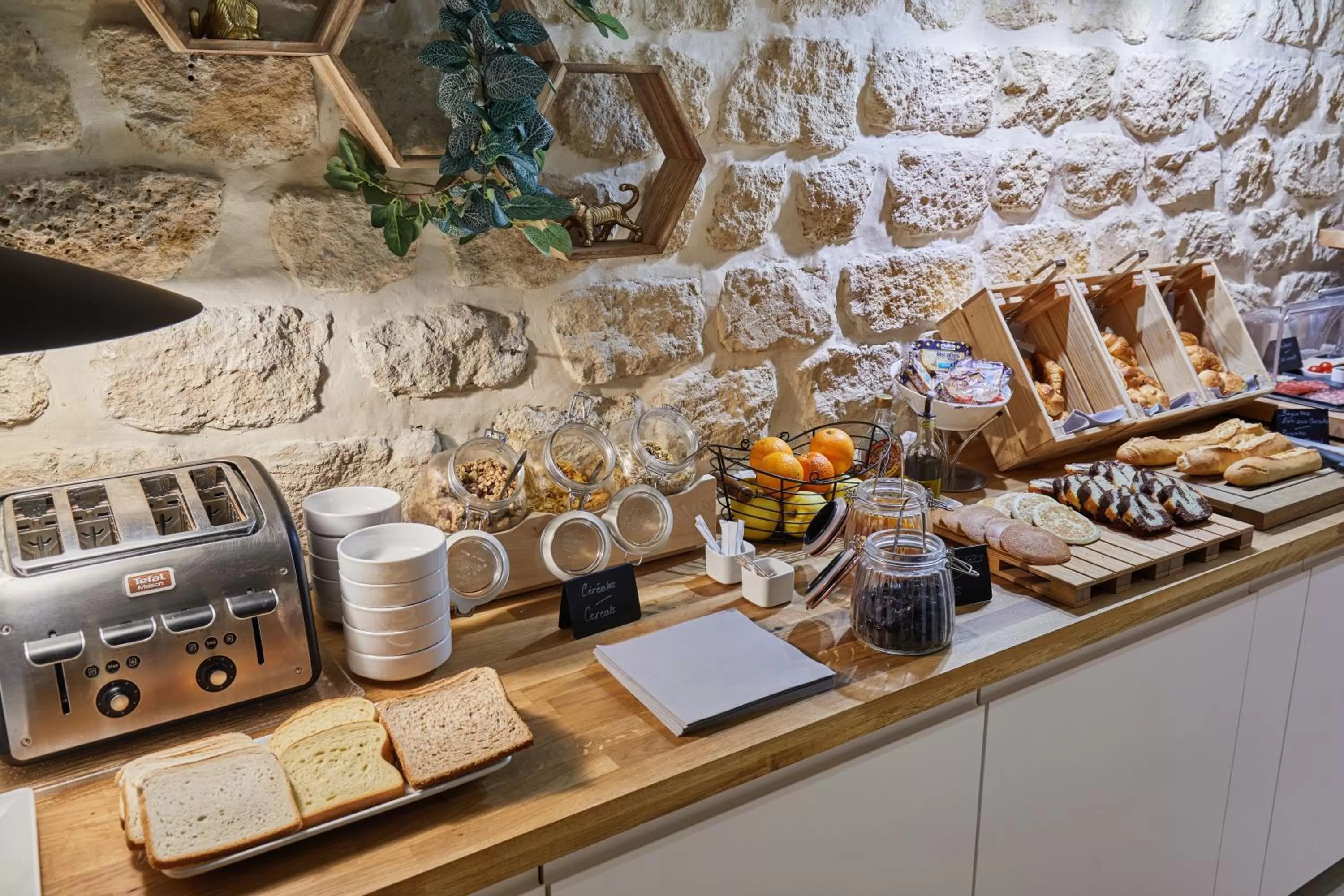 Buffet breakfast in Hotel Berne Opera