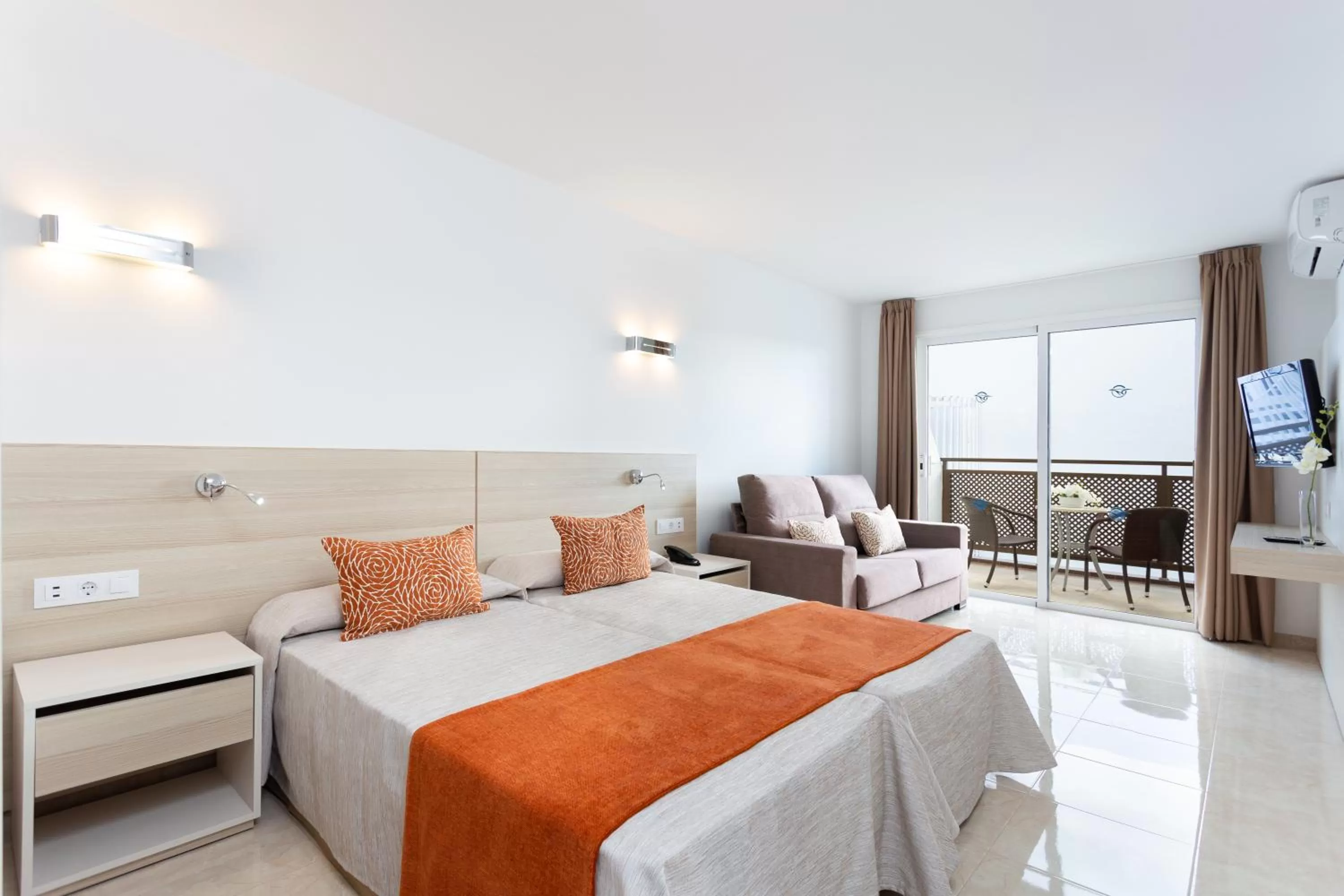 Bedroom, Bed in Globales Tamaimo Tropical