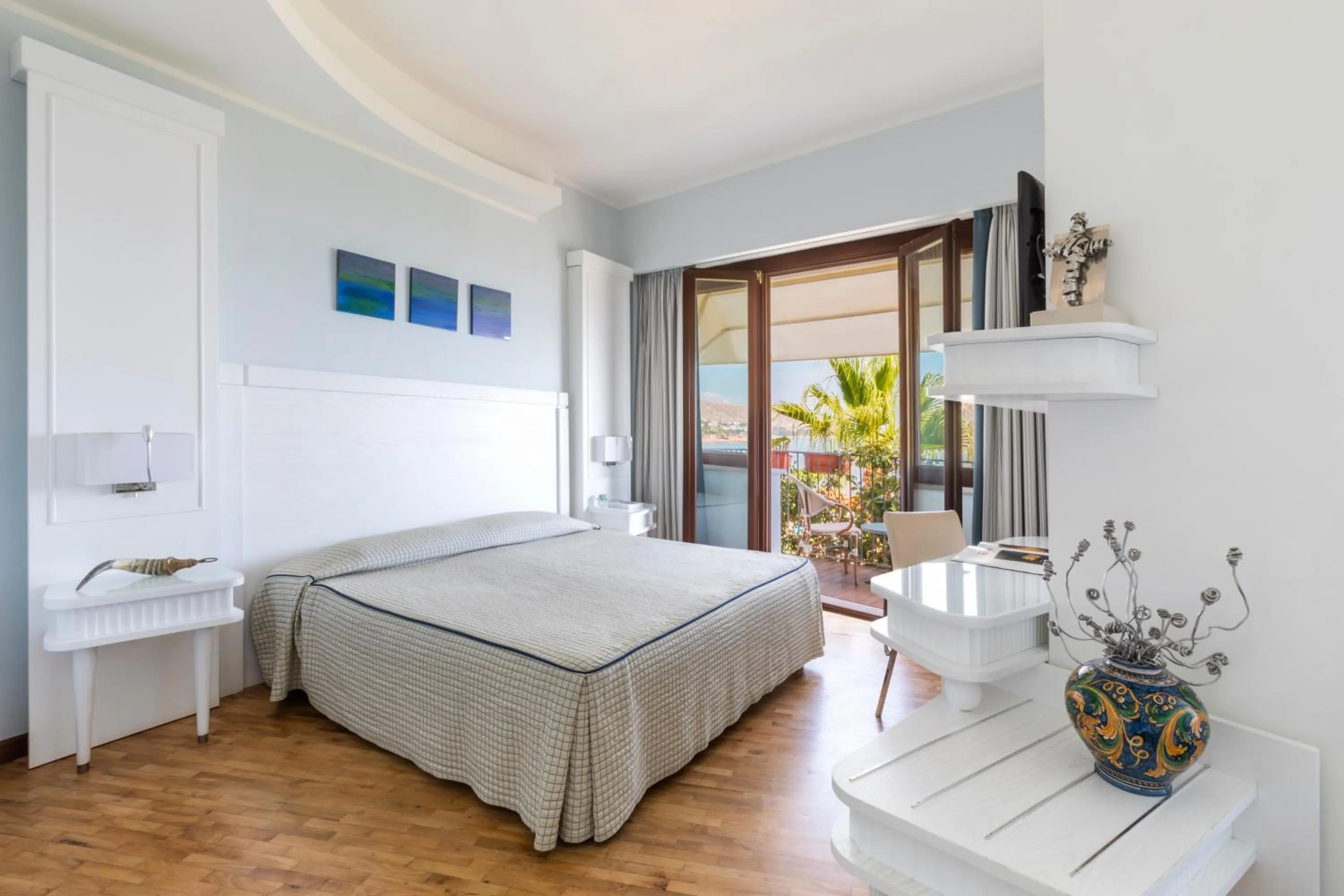 View (from property/room), Bed in Hotel Lido degli Scogli