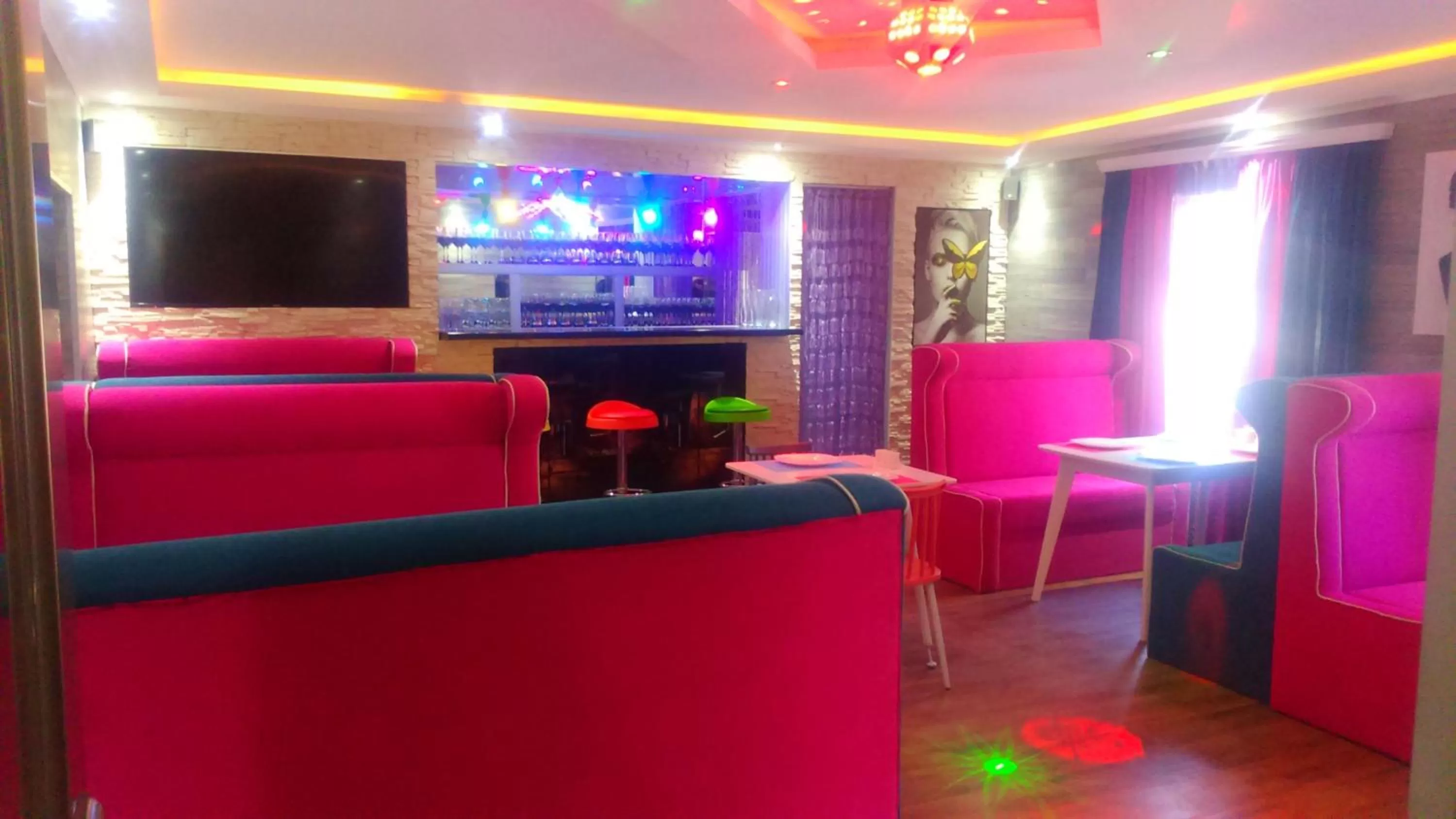 Lounge/Bar in Hotel Lilo near Airport