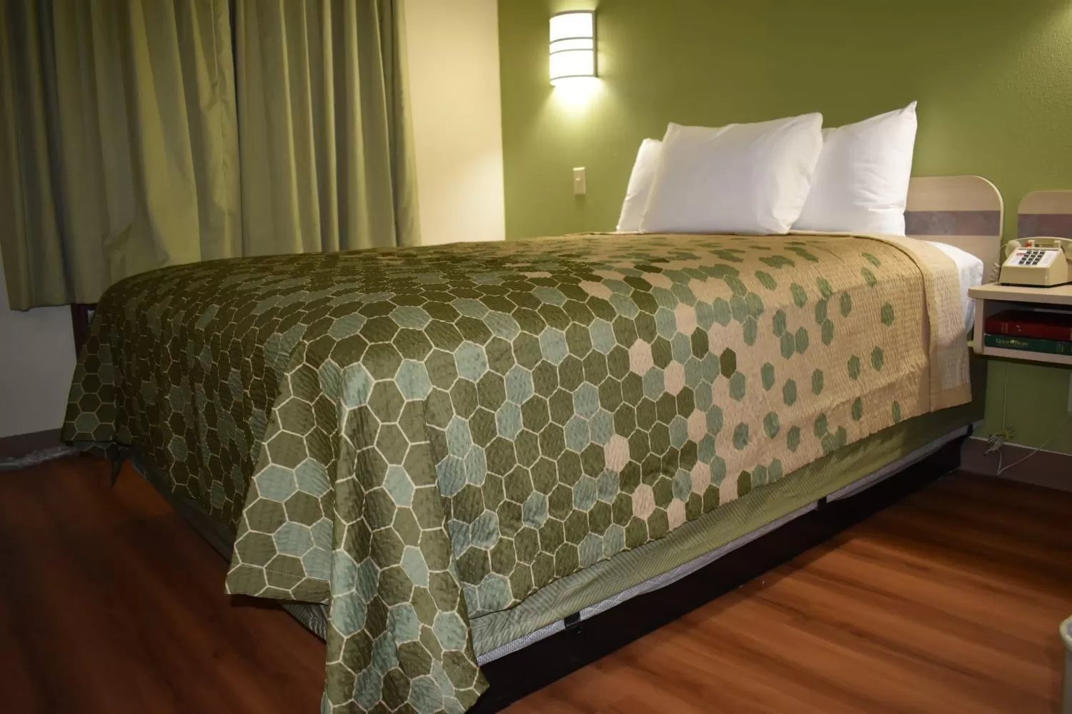 Queen Room - Accessible/Non-Smoking in Econo Lodge Hot Springs