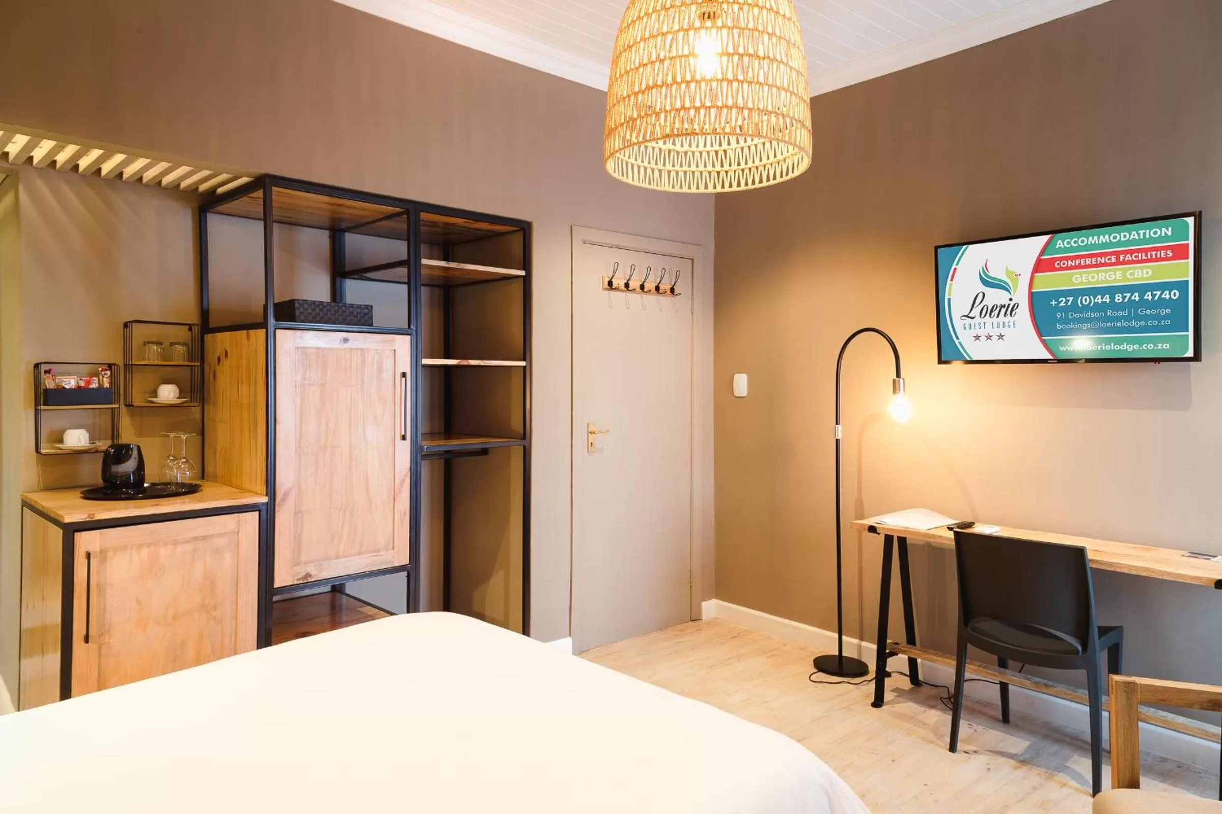 TV and multimedia, Bed in Loerie Guest Lodge