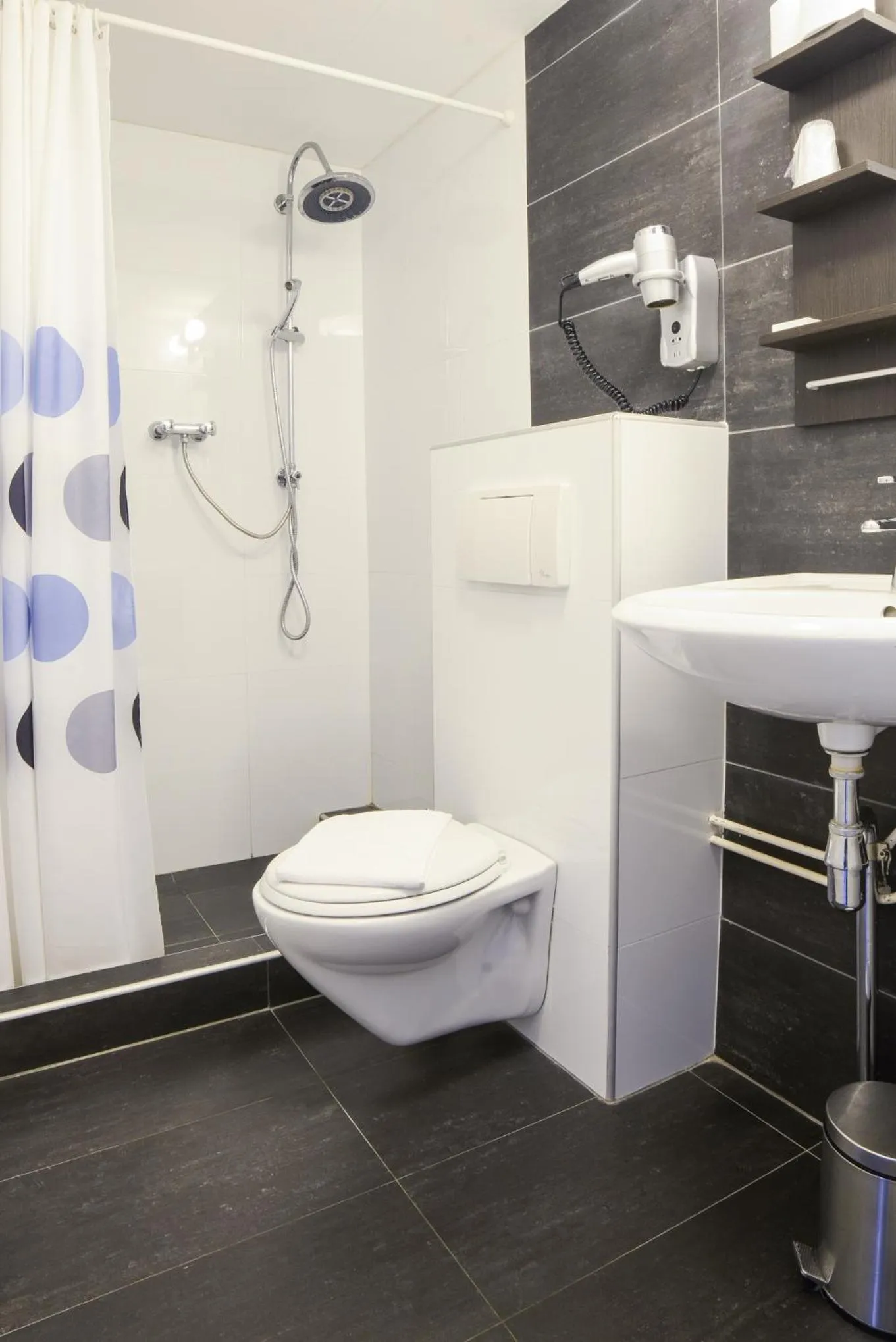 Toilet in Hotel Zwanenburg Amsterdam Airport