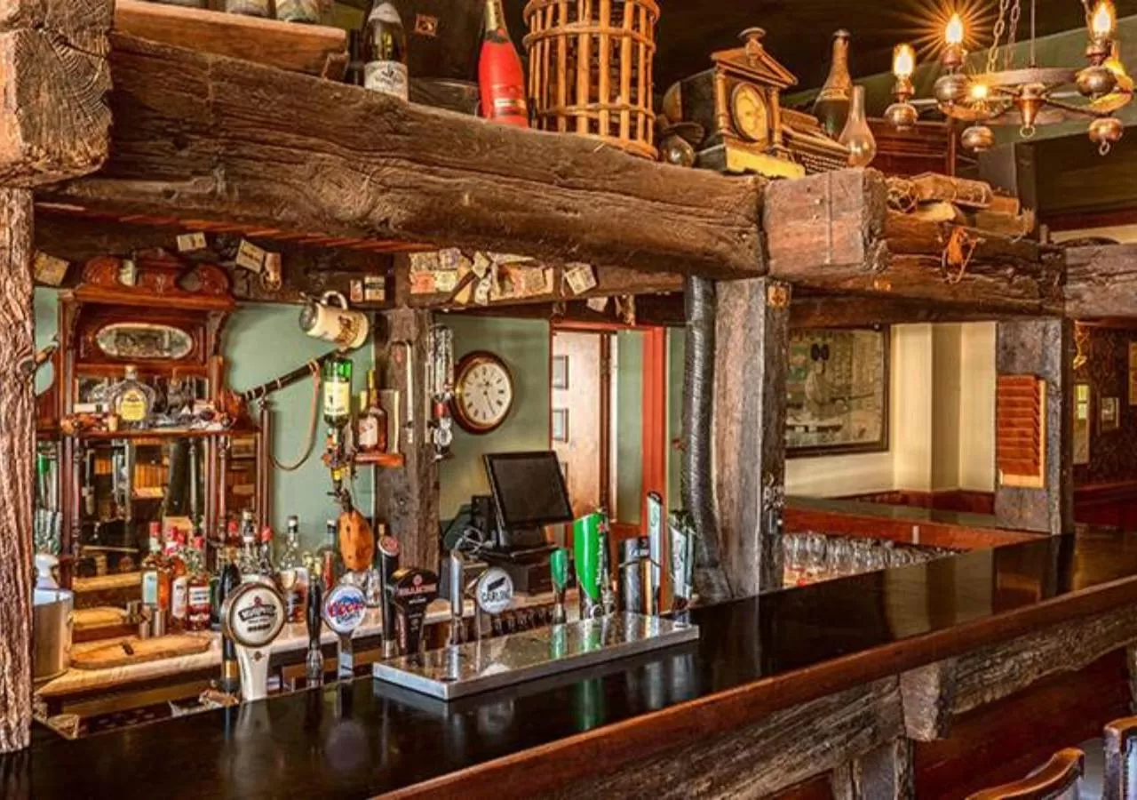 Lounge or bar in Garryvoe Hotel