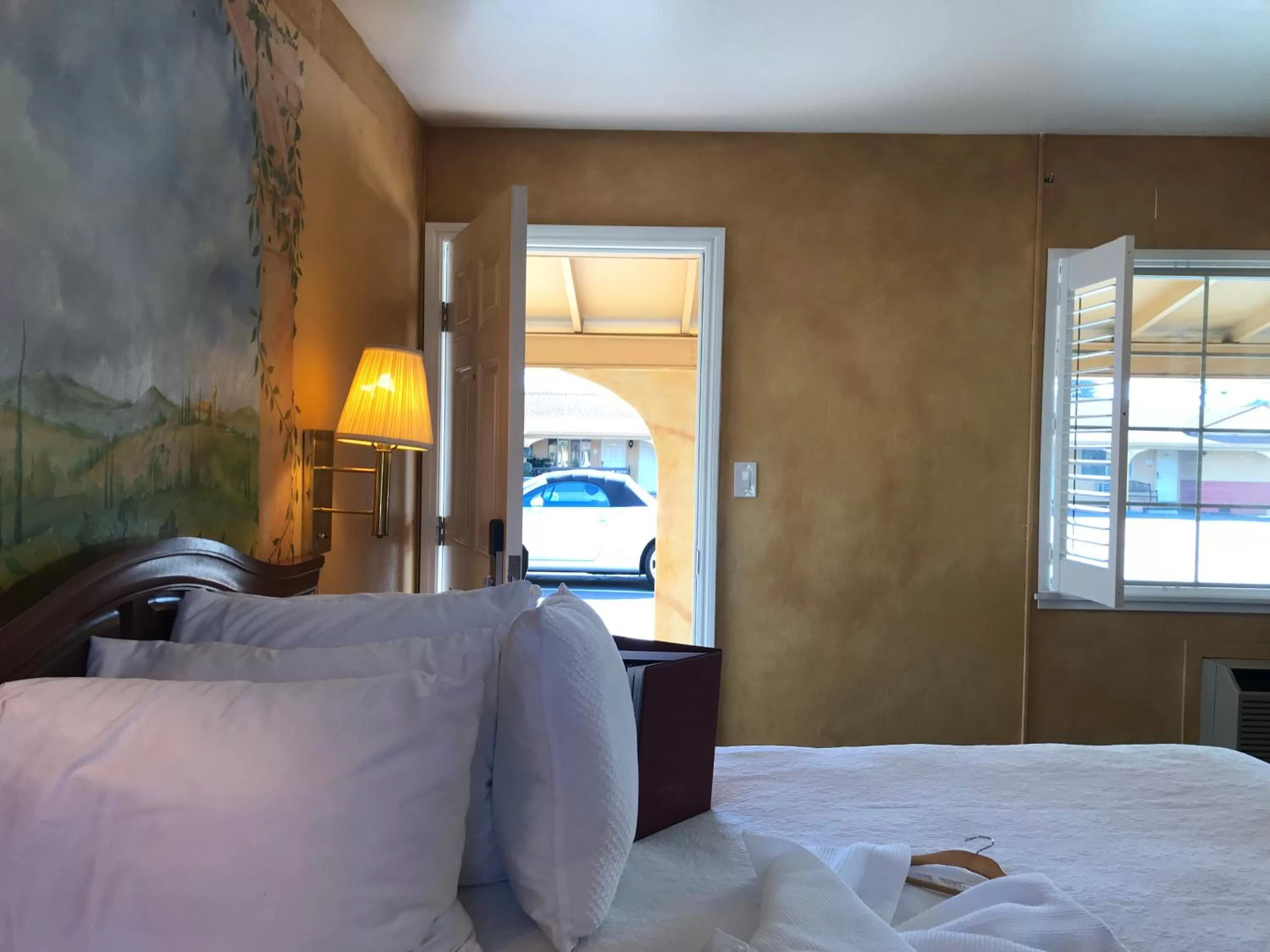 Bed in Chardonnay Lodge