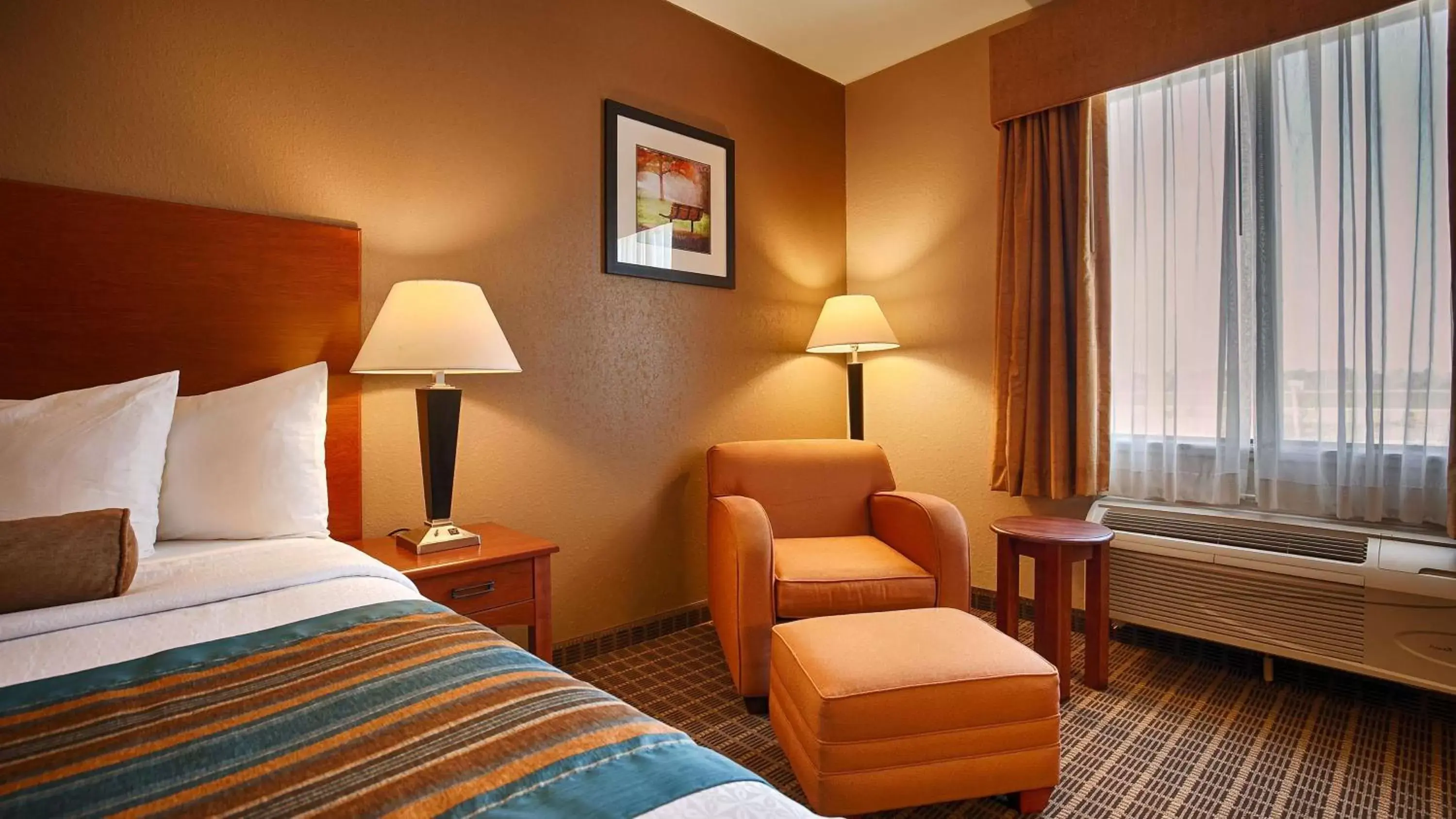 King Room - Non Smoking in Best Western Orange Inn & Suites King Room - Non Smoking in Best Western Orange Inn & Suites