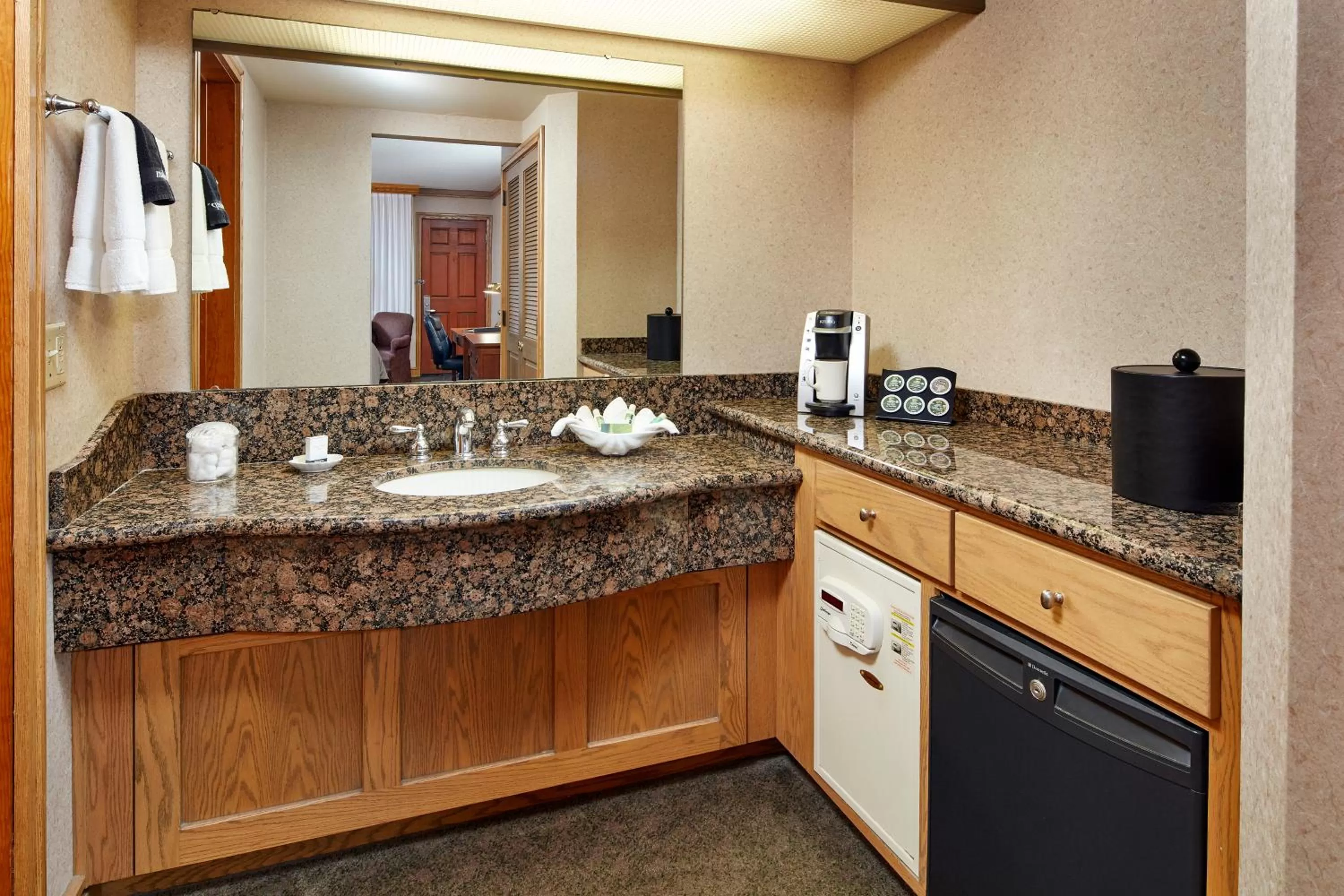 Deluxe King Room with Roll-In Shower - Disability Access in Cavalier Oceanfront Resort