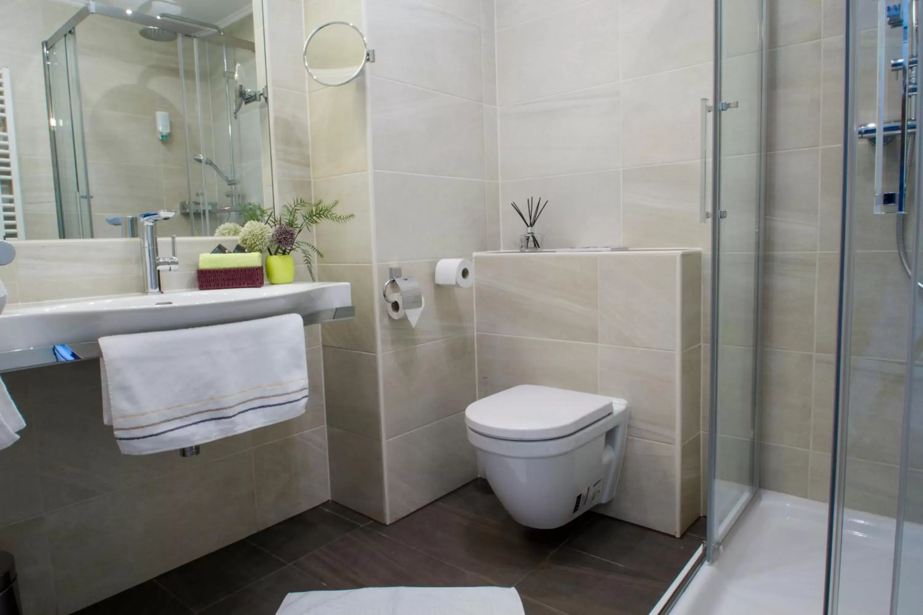 Superior Double Room with Balcony (1 Adult) in College Garden Hotel Superior Double Room with Balcony (1 Adult) in College Garden Hotel