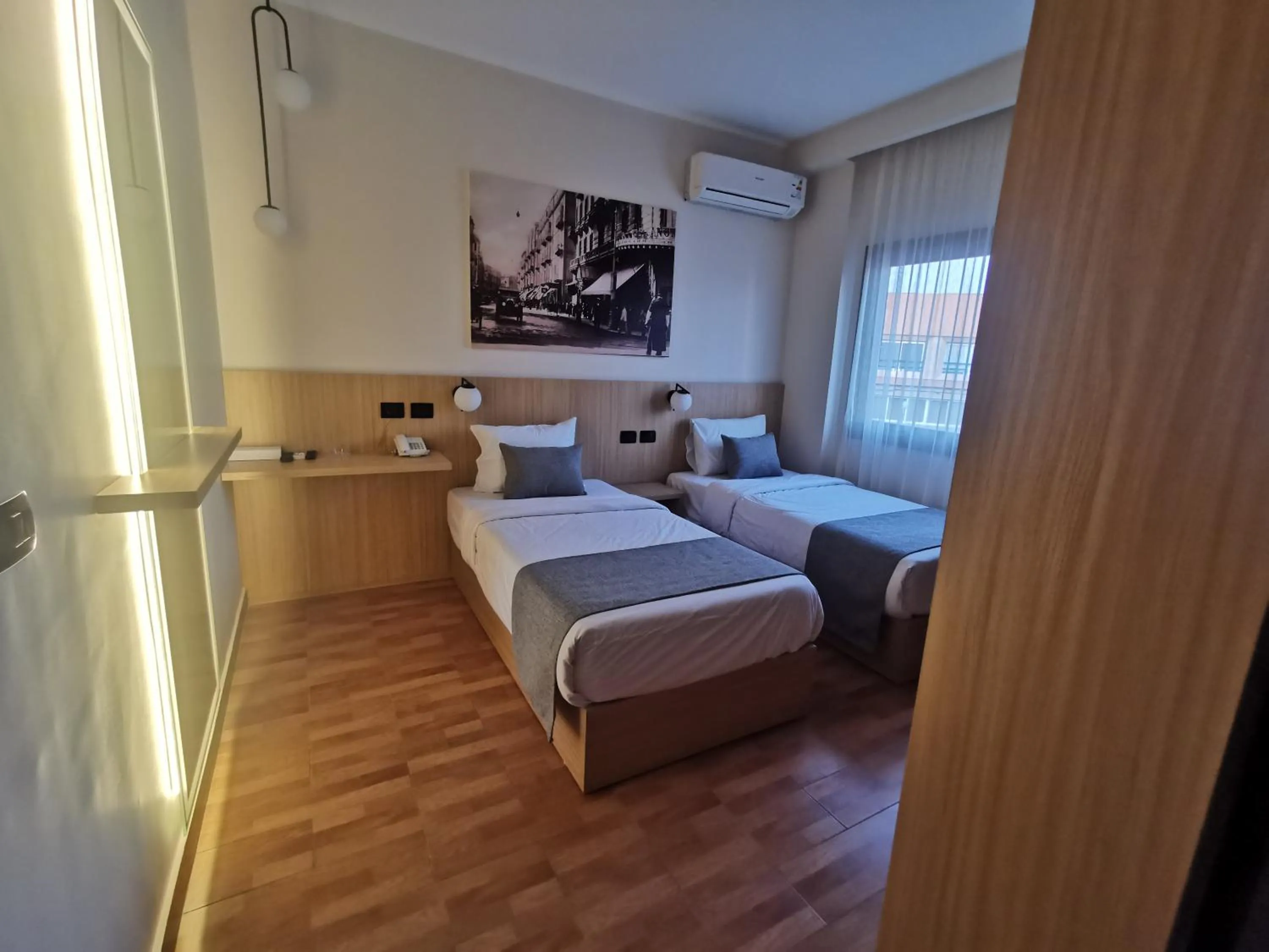 Bed in Green Plaza Inn '''Business &Families Only'''