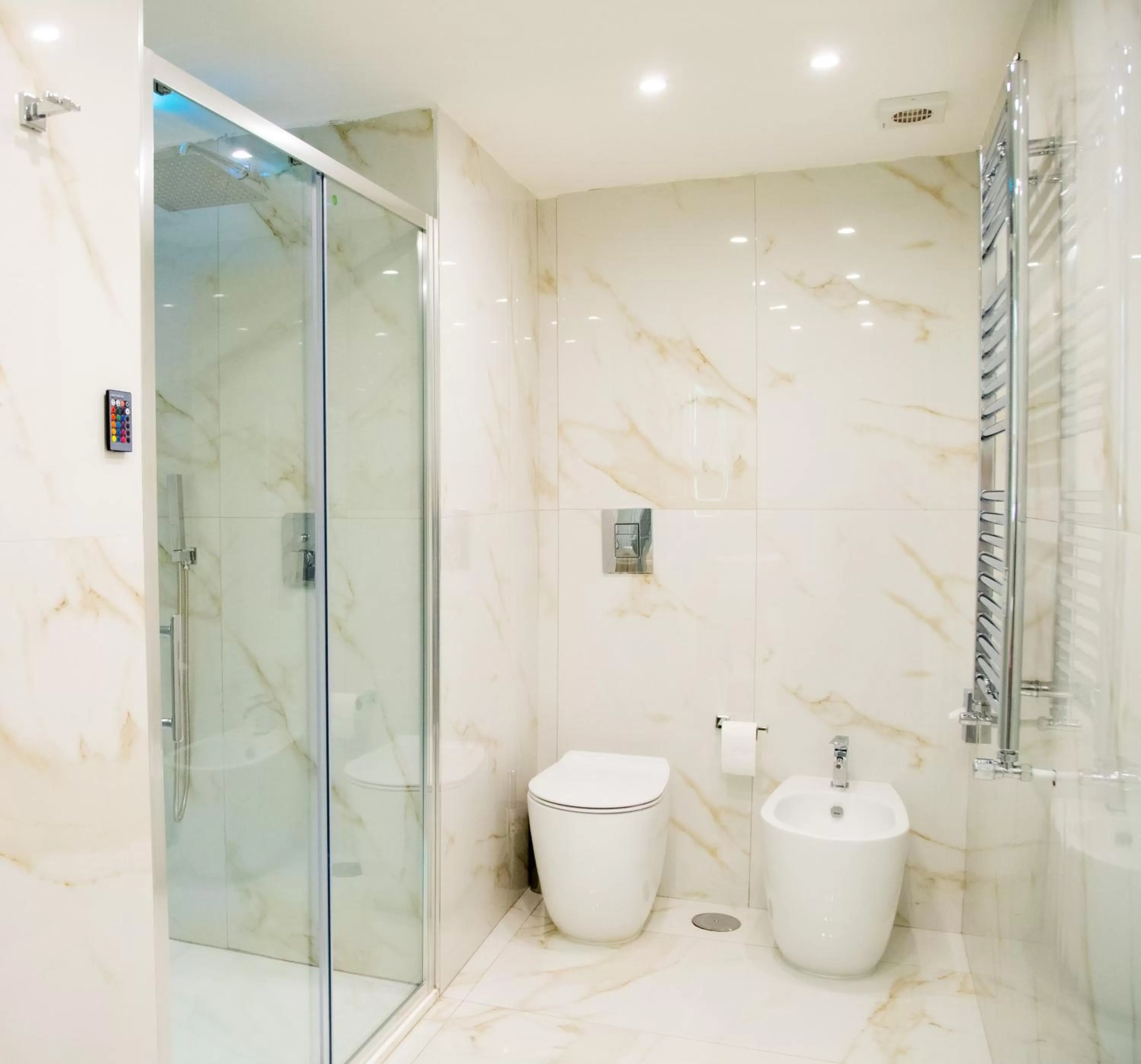 Shower in Gentile Suite Centro Storico