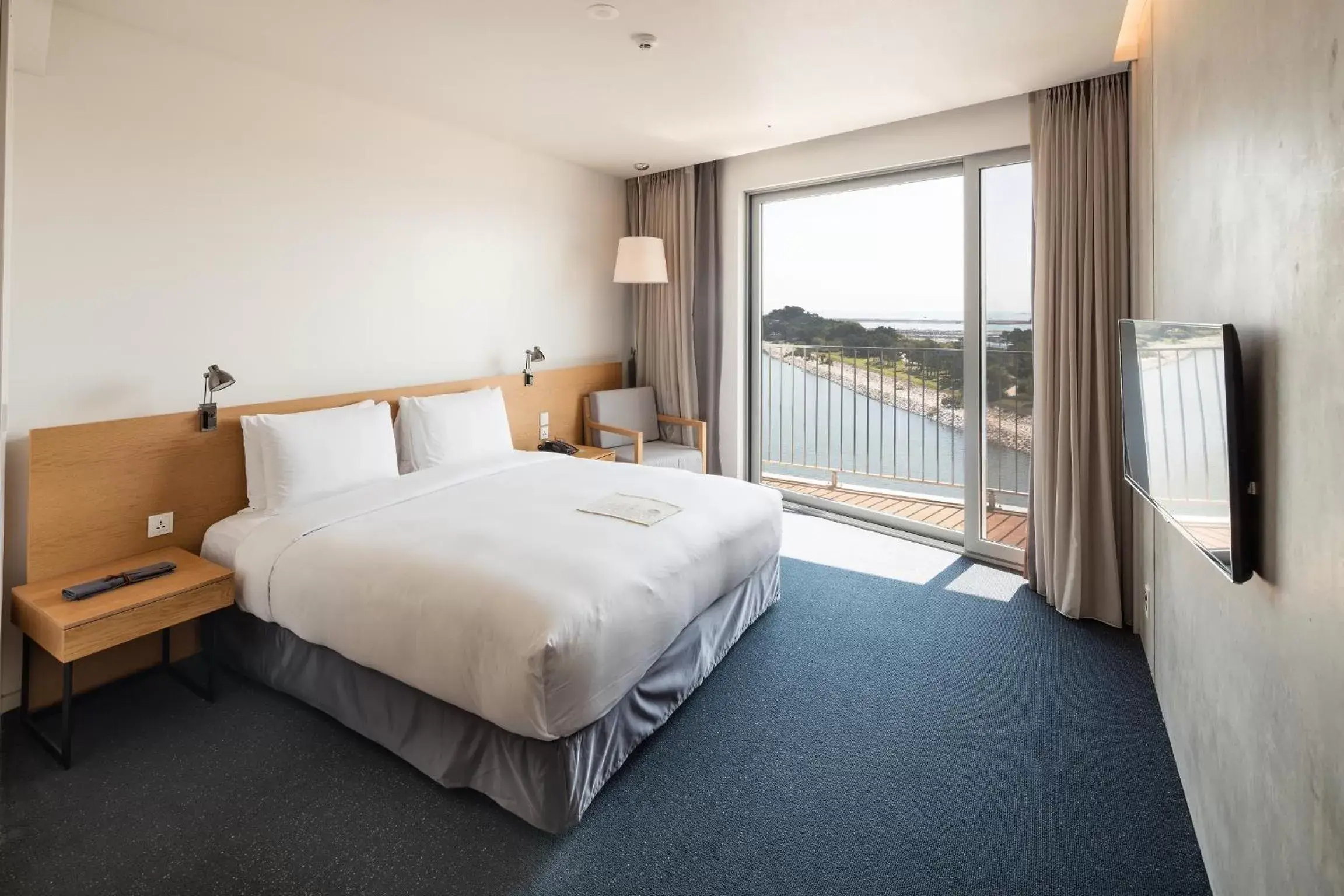 Standard Double Room with Sea View in Nest Hotel Incheon Standard Double Room with Sea View in Nest Hotel Incheon
