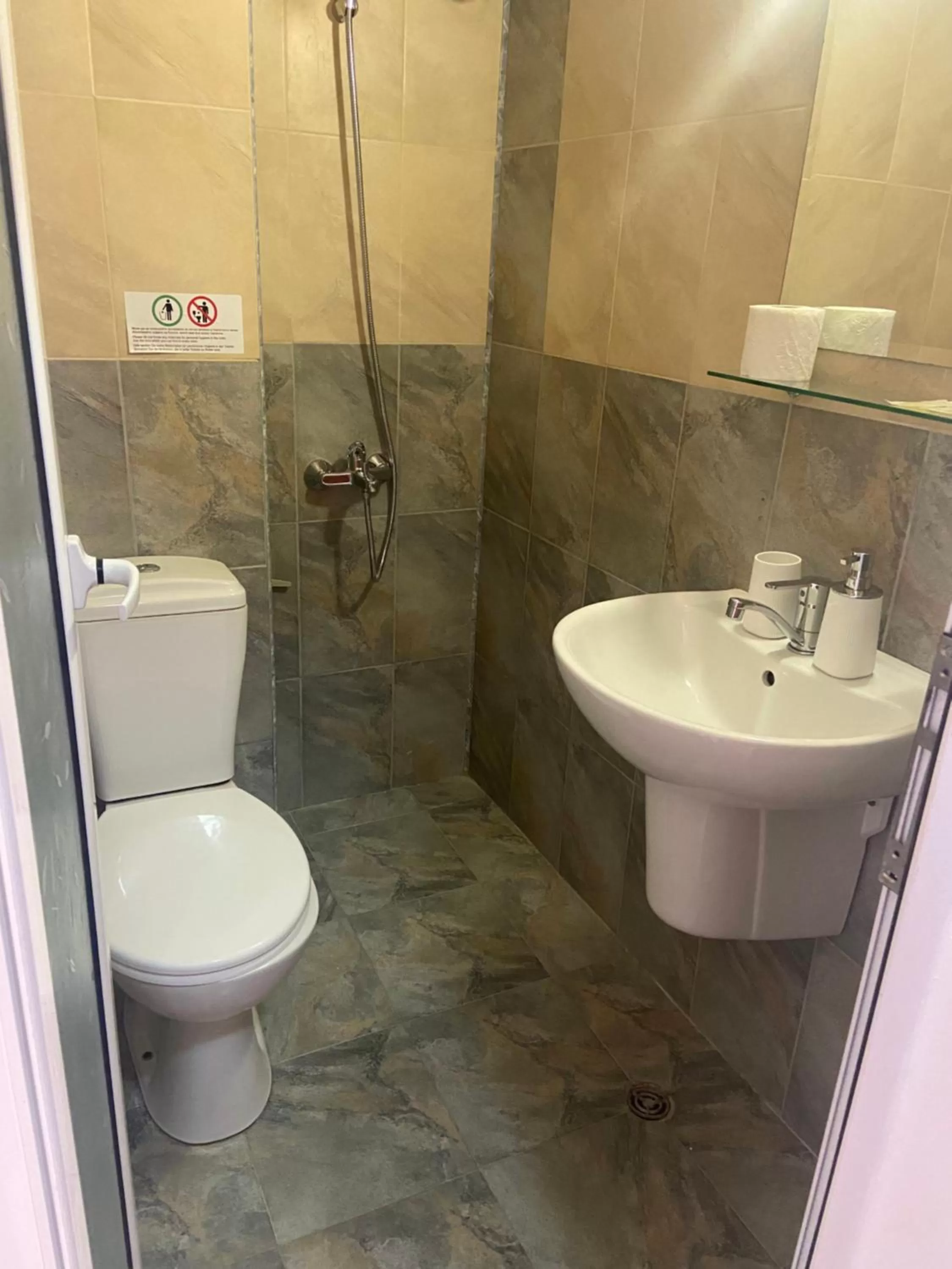 Bathroom in Ribarska Sreshta Family Hotel