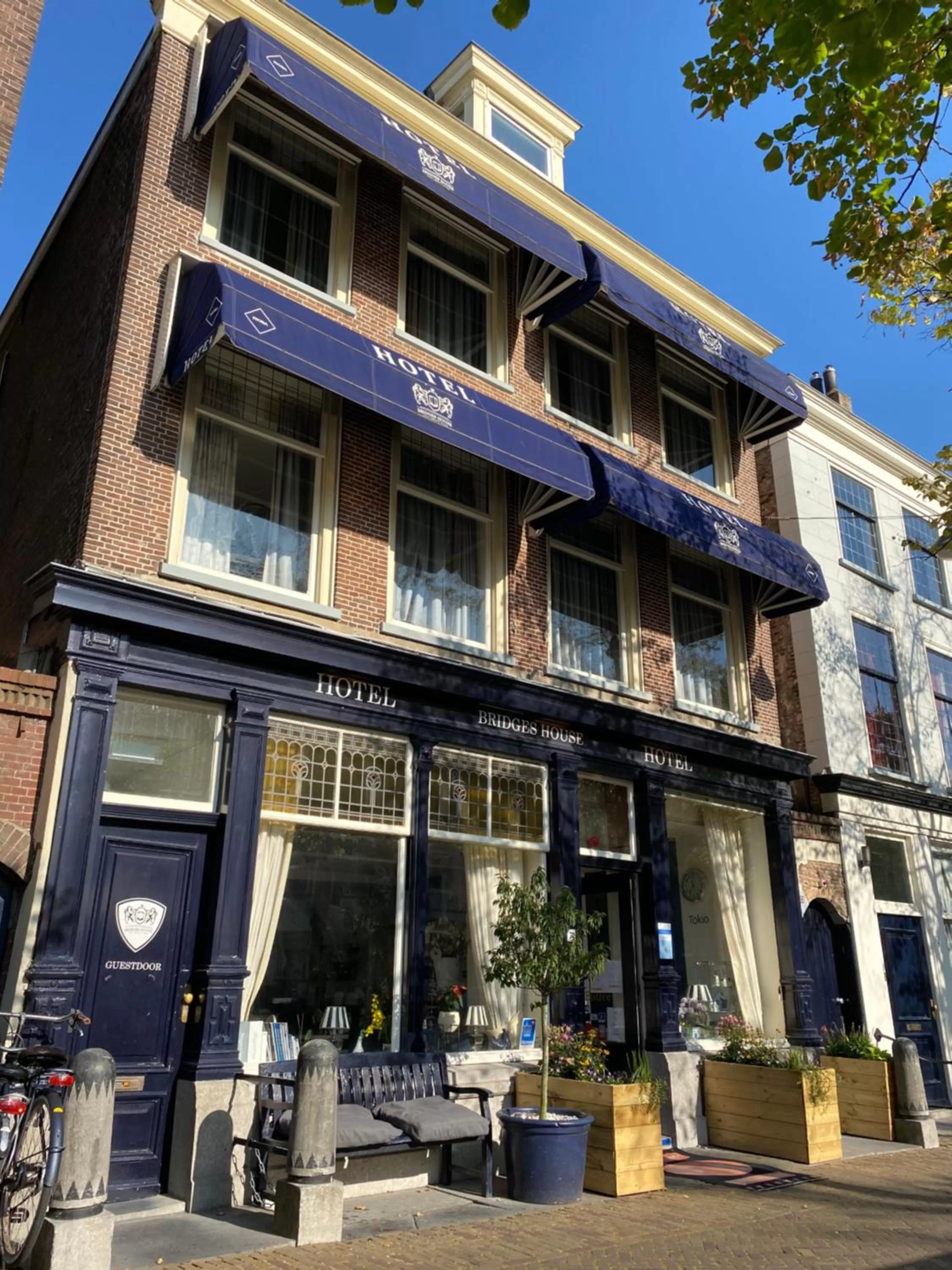 Property building in Hotel Bridges House - Delft City Centre