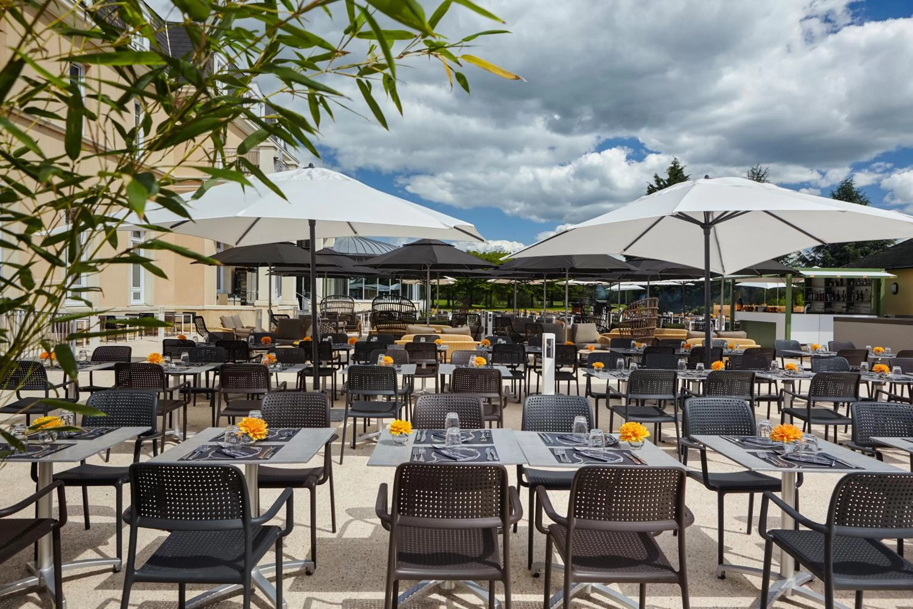 Patio in Mercure Chantilly Resort & Conventions