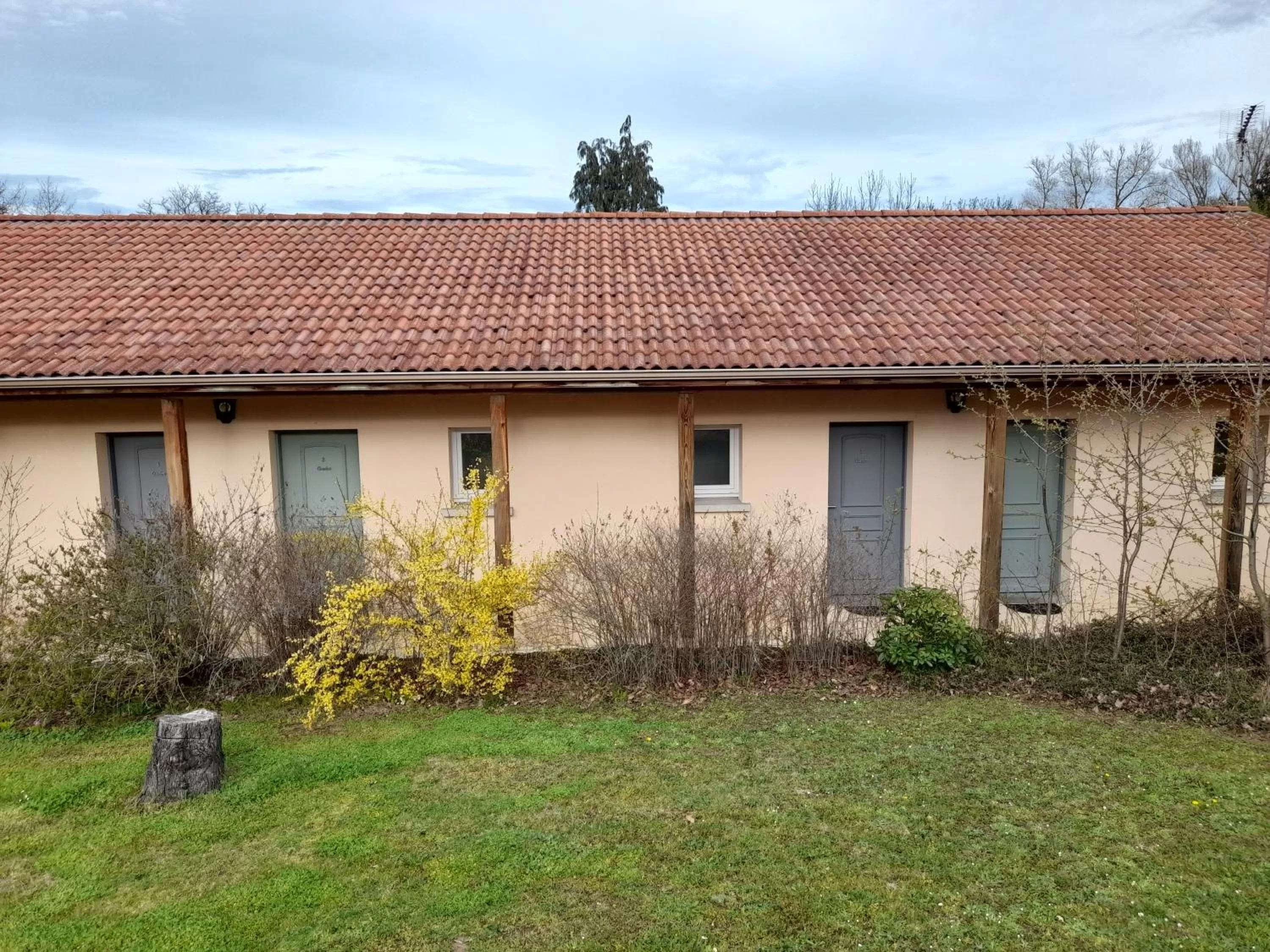 Bedroom, Property Building in Hotel de l'Ile d'Amour