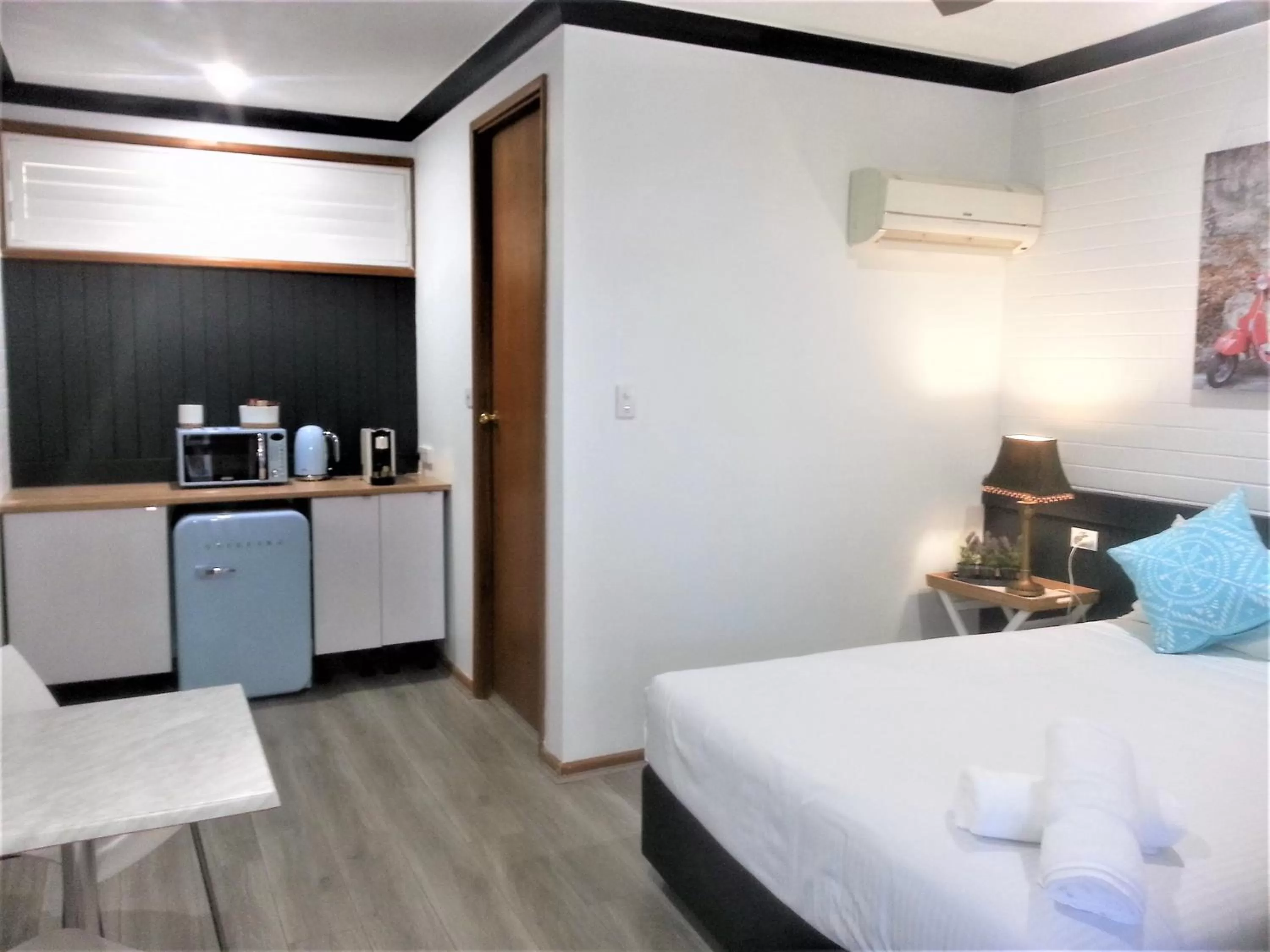 Coffee/tea facilities, Bed in Kurri Motor Inn