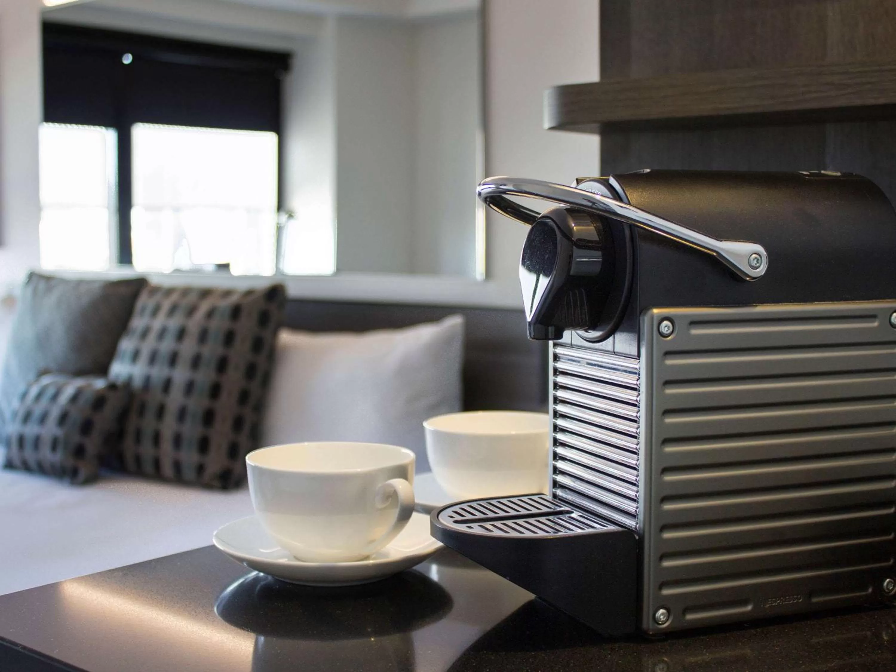 Photo of the whole room in Mercure Sydney