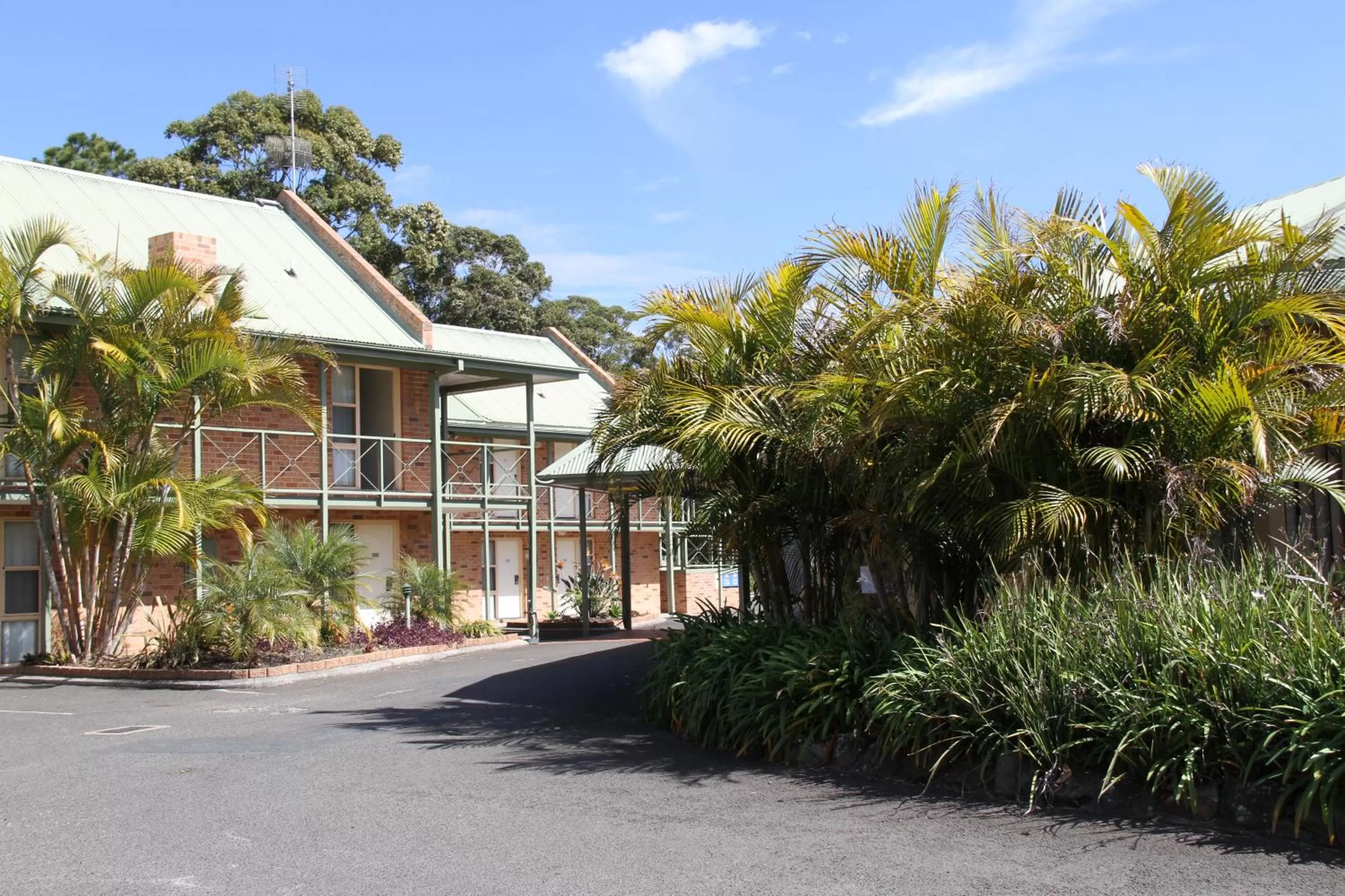 Property building in Golf Place Inn Wollongong