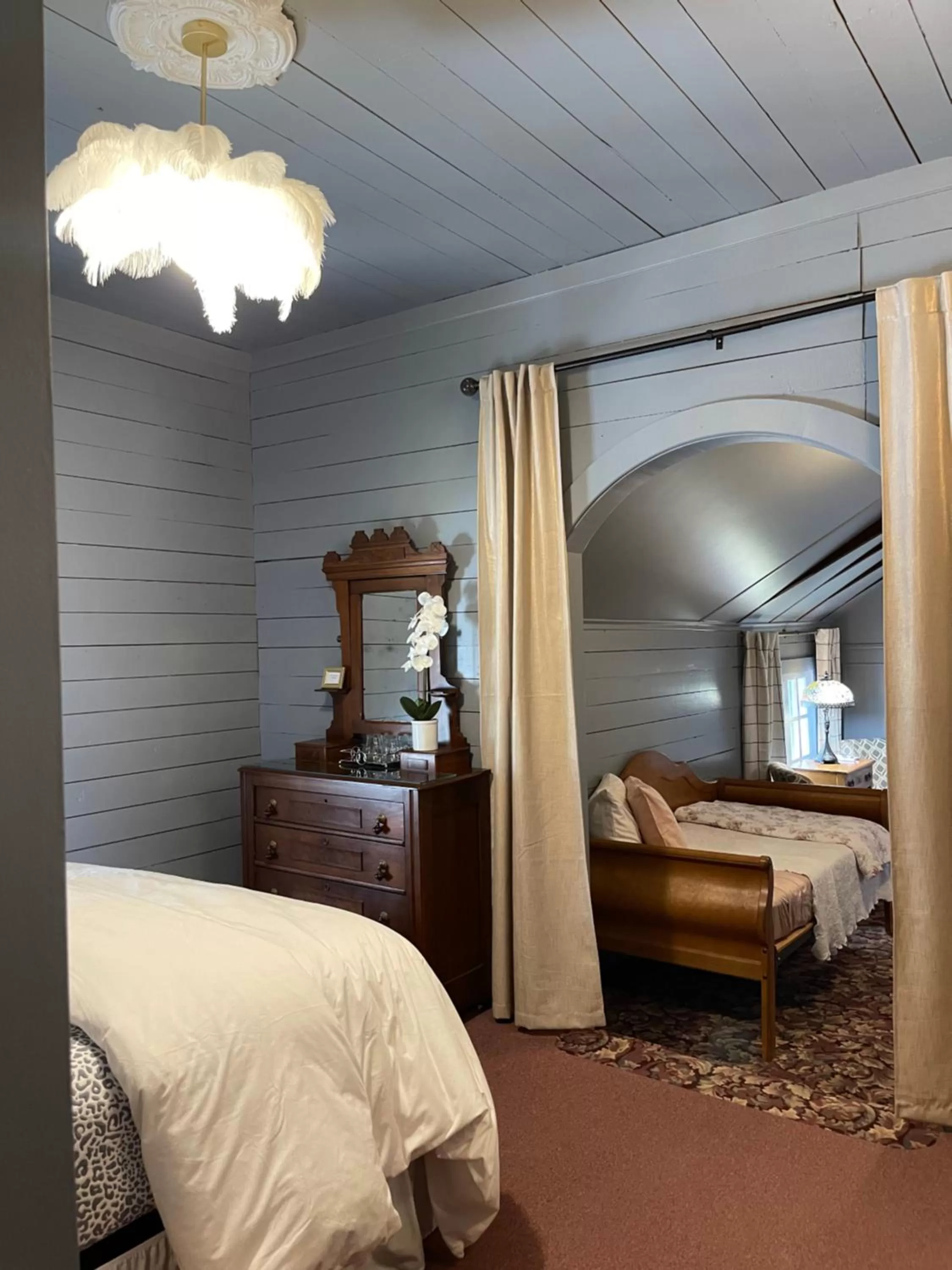 Bed in Carriage House Bed & Breakfast