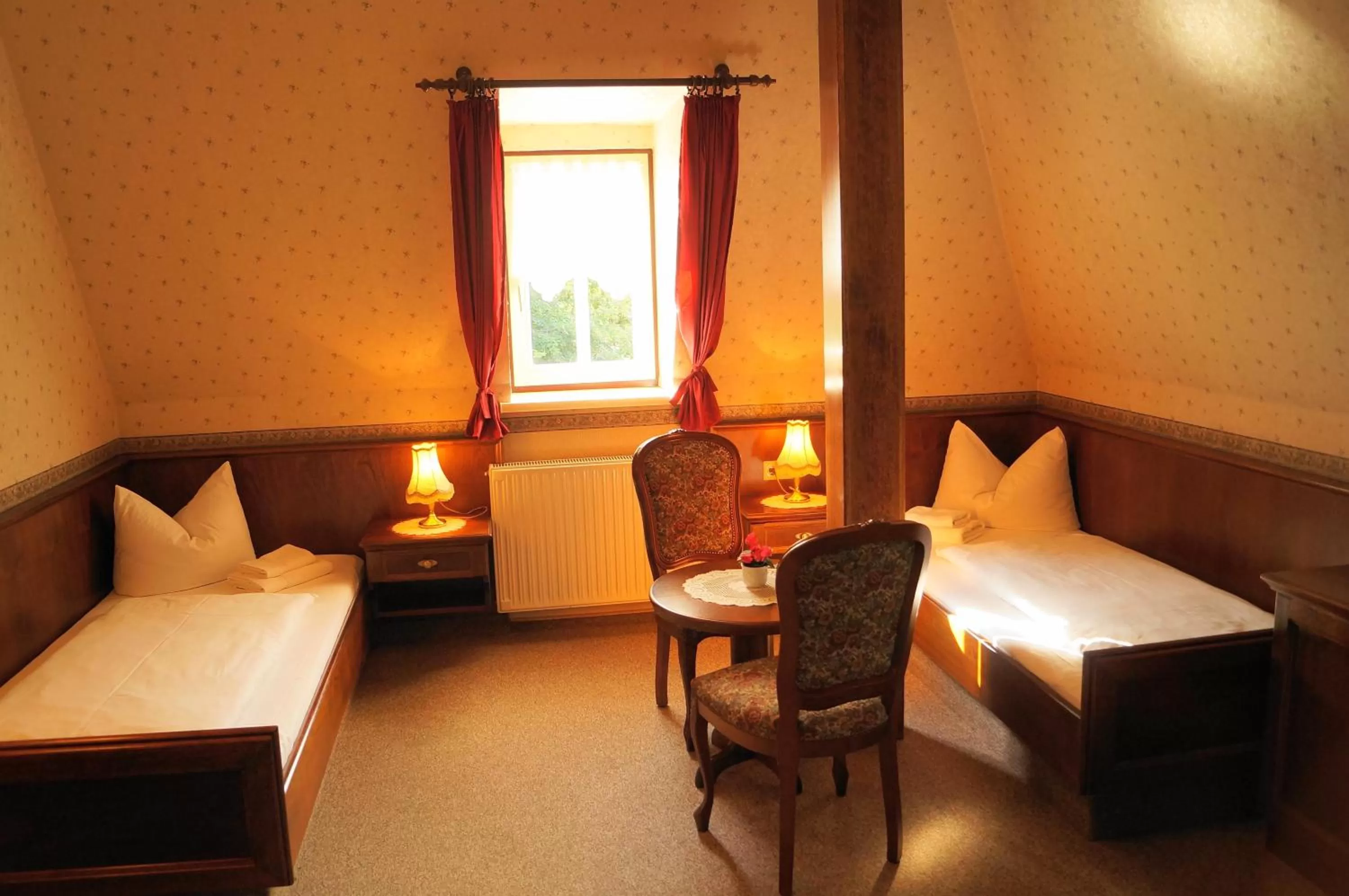 Photo of the whole room, Bed in Braugasthof Papiermühle