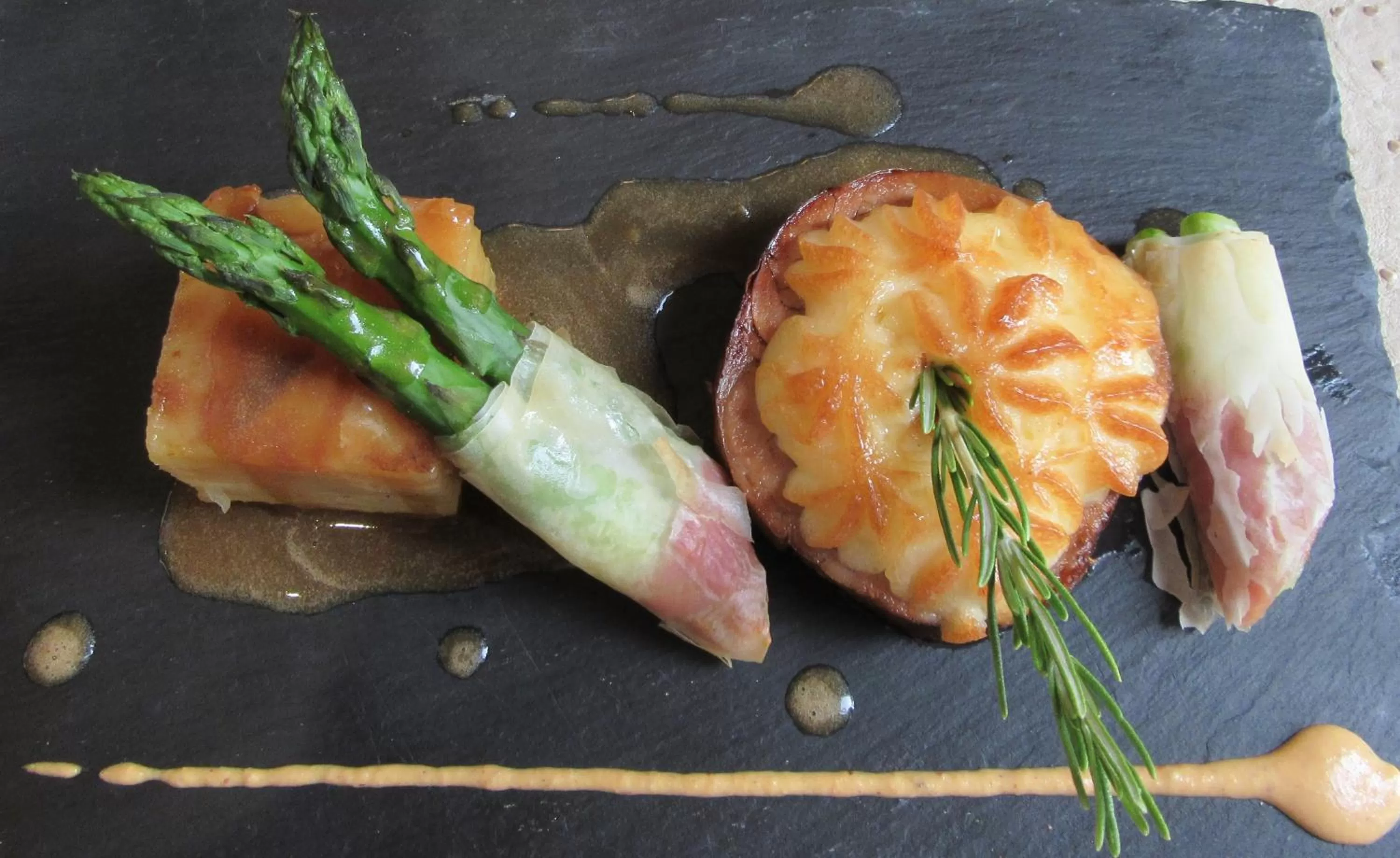 Lunch in Hotel Restaurant Le Clos De Pradines