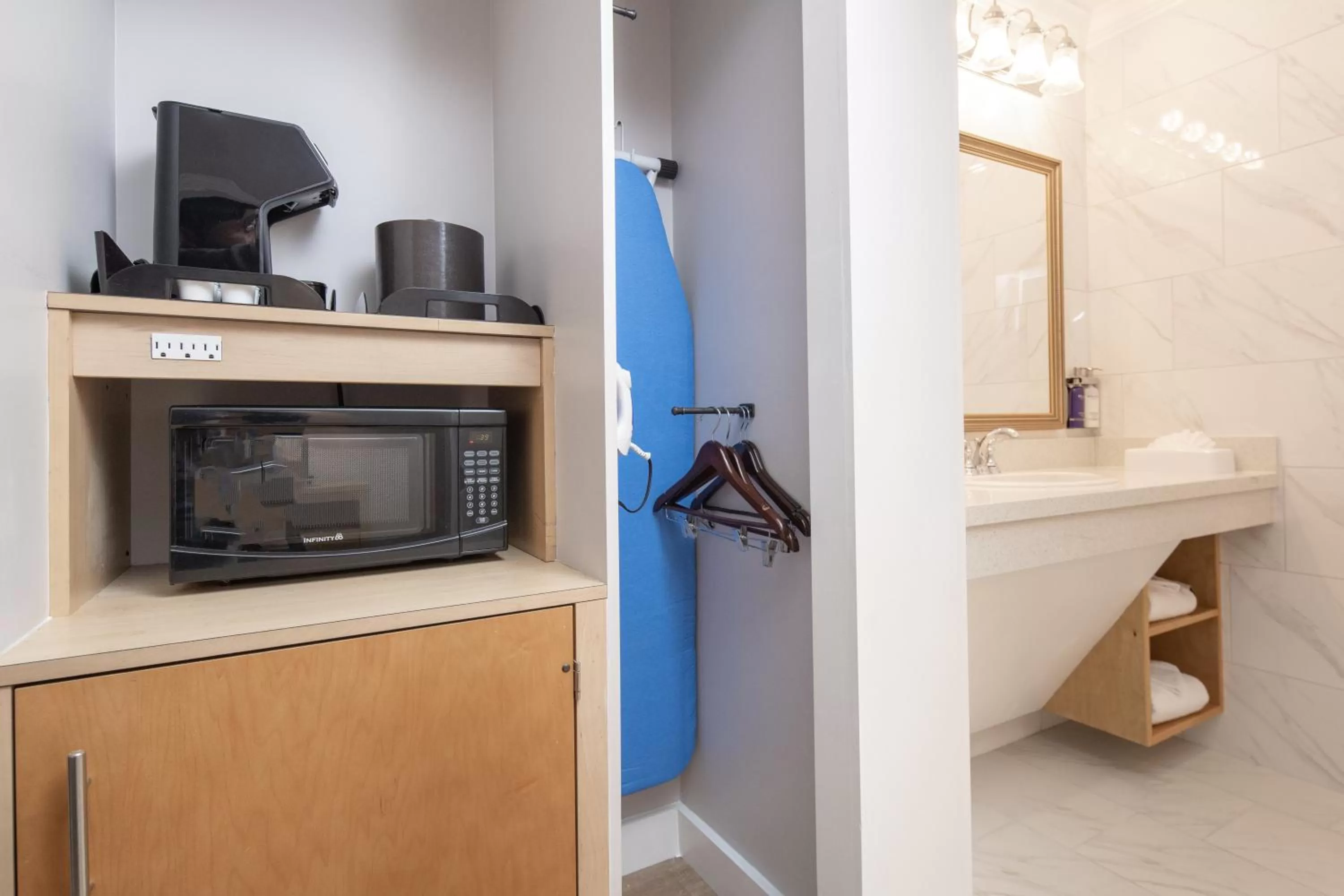 Coffee/tea facilities in The Millwood