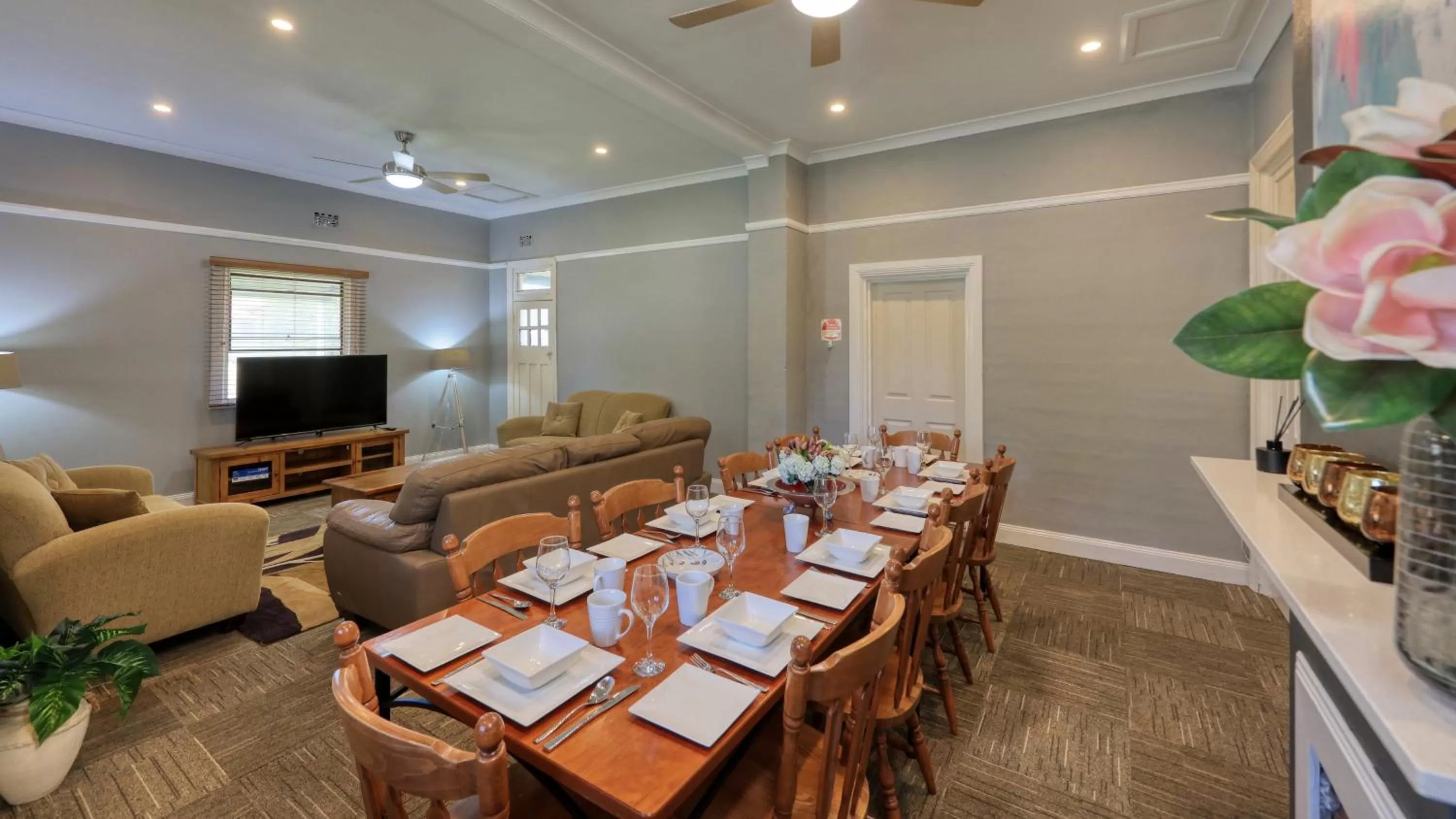 Living room in Canowindra Riverview Motel