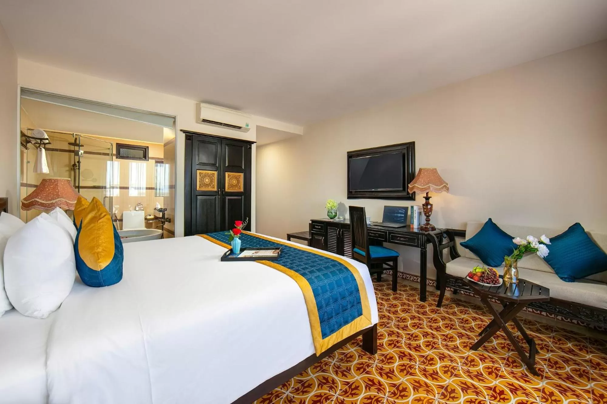 Bed in La Charm Hoi An Hotel & Spa