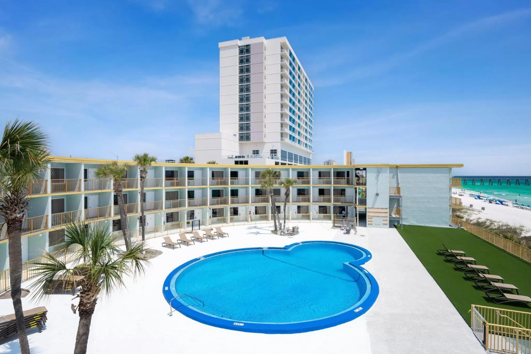 Chateau Beachfront Hotel, a By the Sea Resort