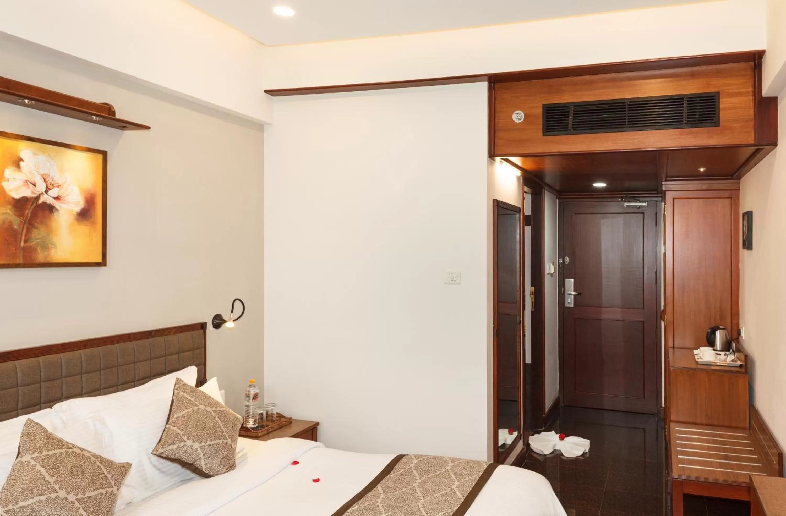 Bed, Room Photo in Keys Select by Lemon Tree Hotels, Malabar Gate, Kozhikode