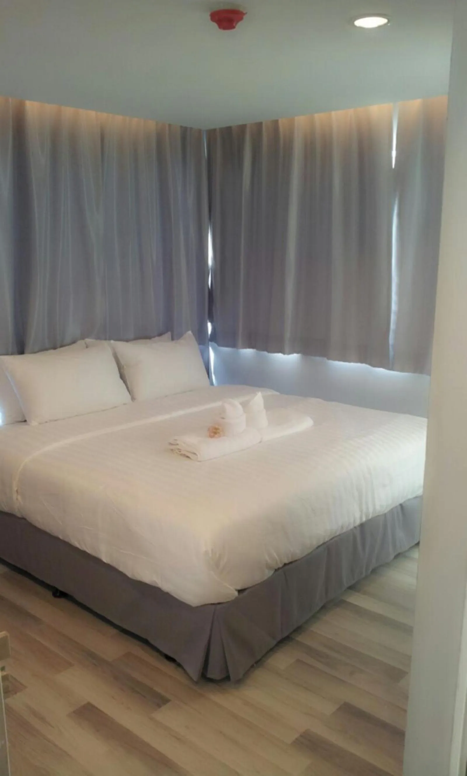 Photo of the whole room, Bed in Nantra Ploenchit hotel