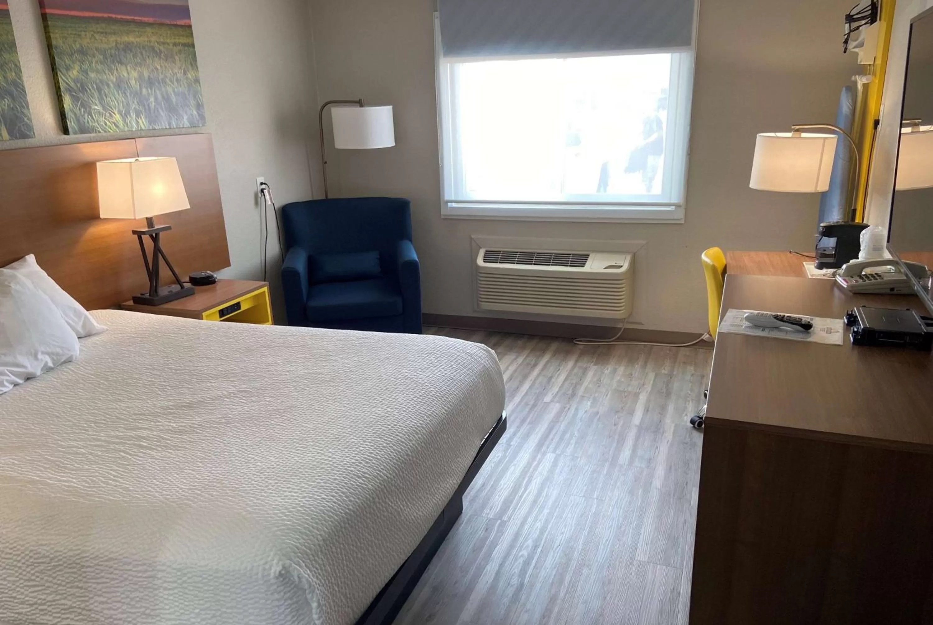Photo of the whole room, Bed in Days Inn by Wyndham Ankeny - Des Moines
