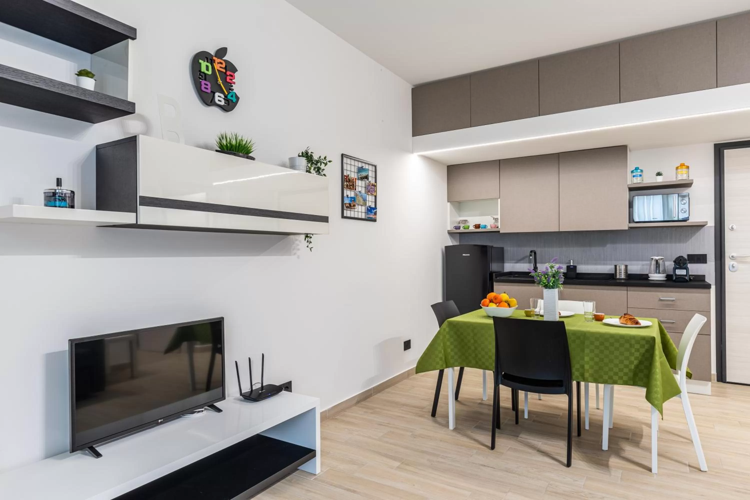 Communal lounge/ TV room in Solemar Sicilia - Multi Suite