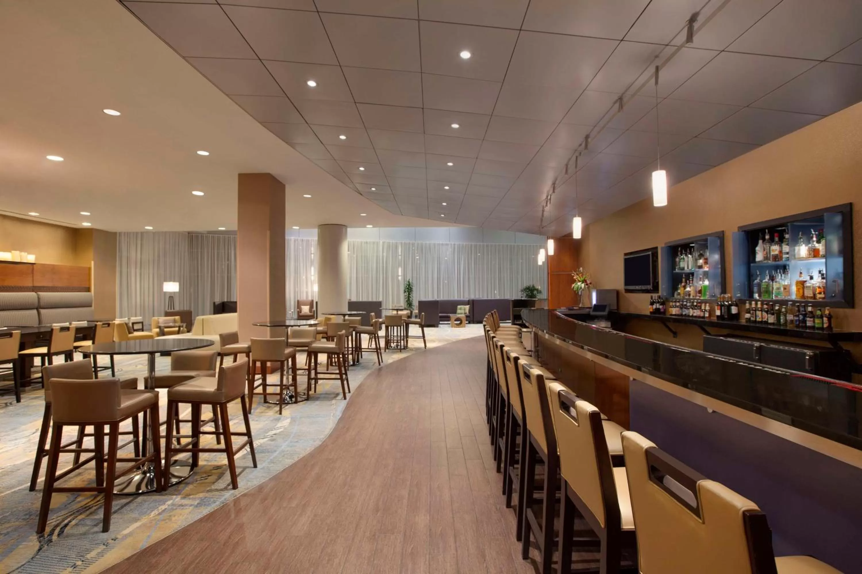 Lounge or bar in Hilton Baltimore BWI Airport