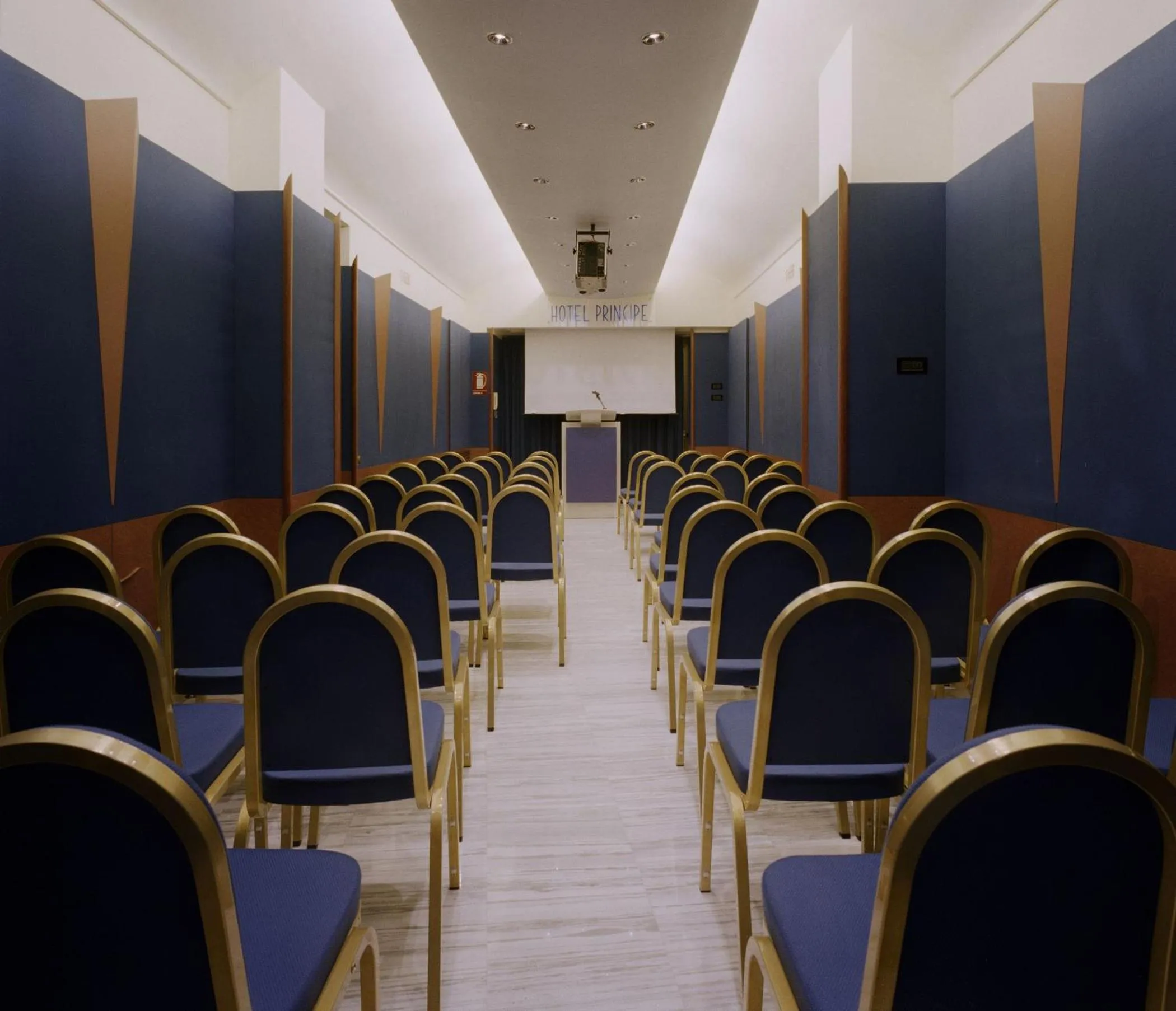 Meeting/conference room in Phi Hotel Principe