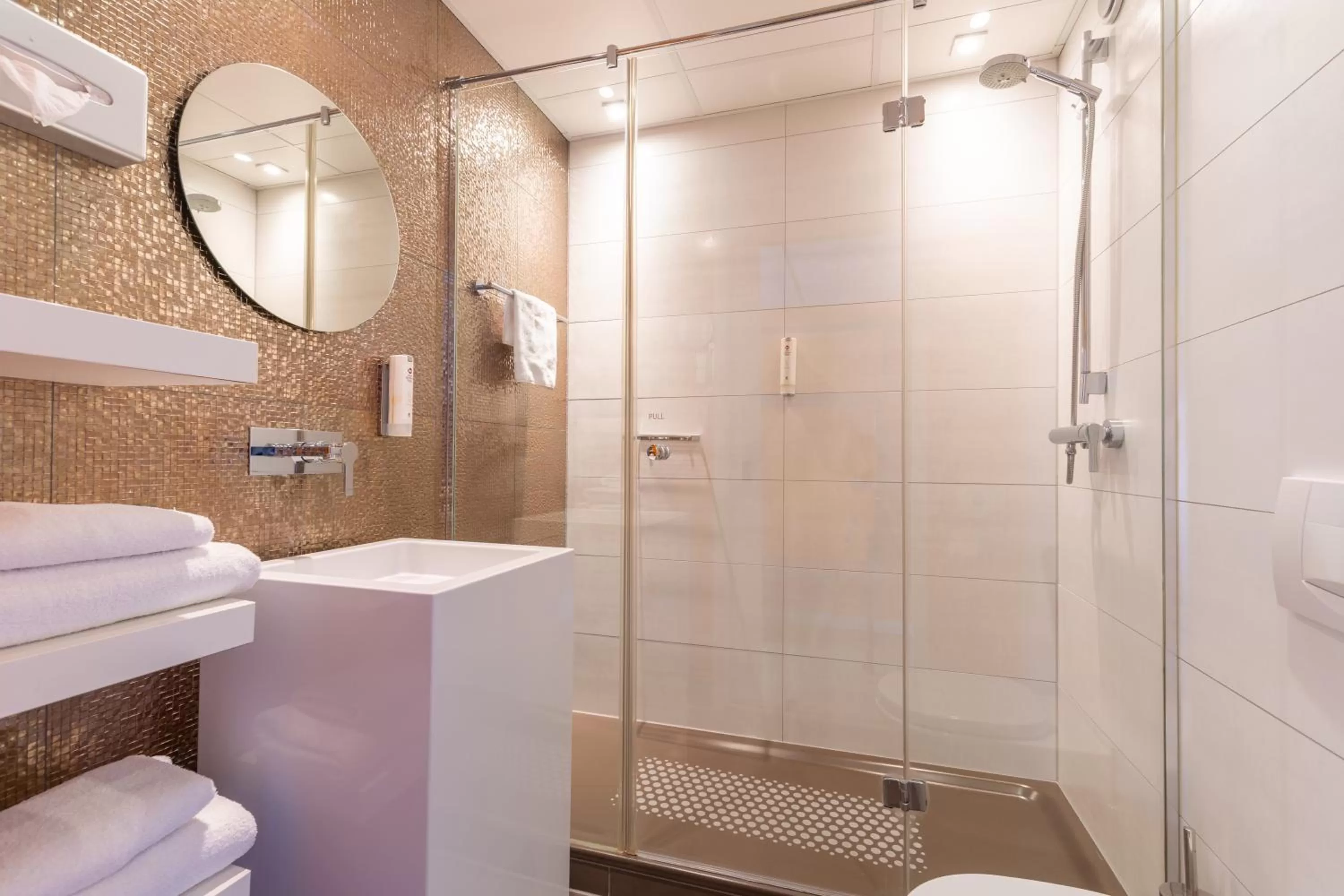 Toilet in Amrâth Airport Hotel Rotterdam