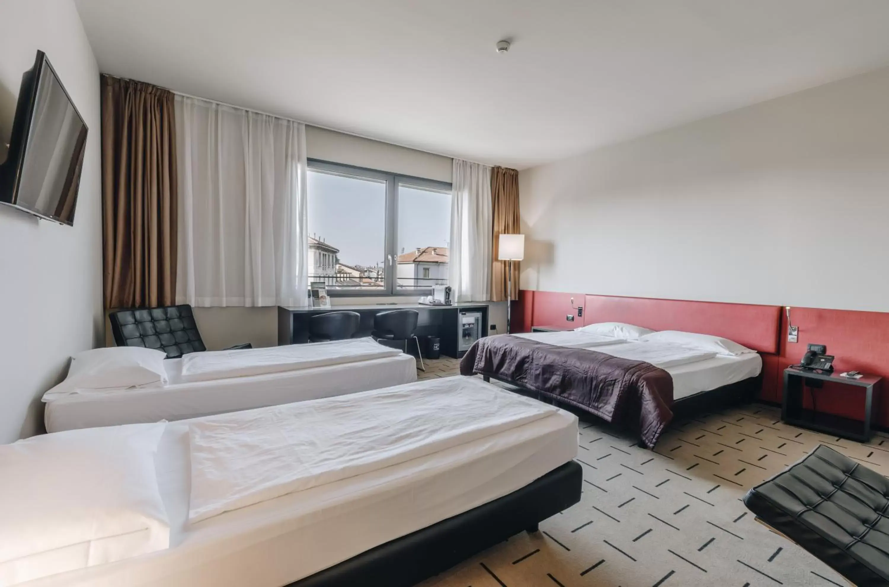 Superior Quadruple Room in Hotel Continental Superior Quadruple Room in Hotel Continental