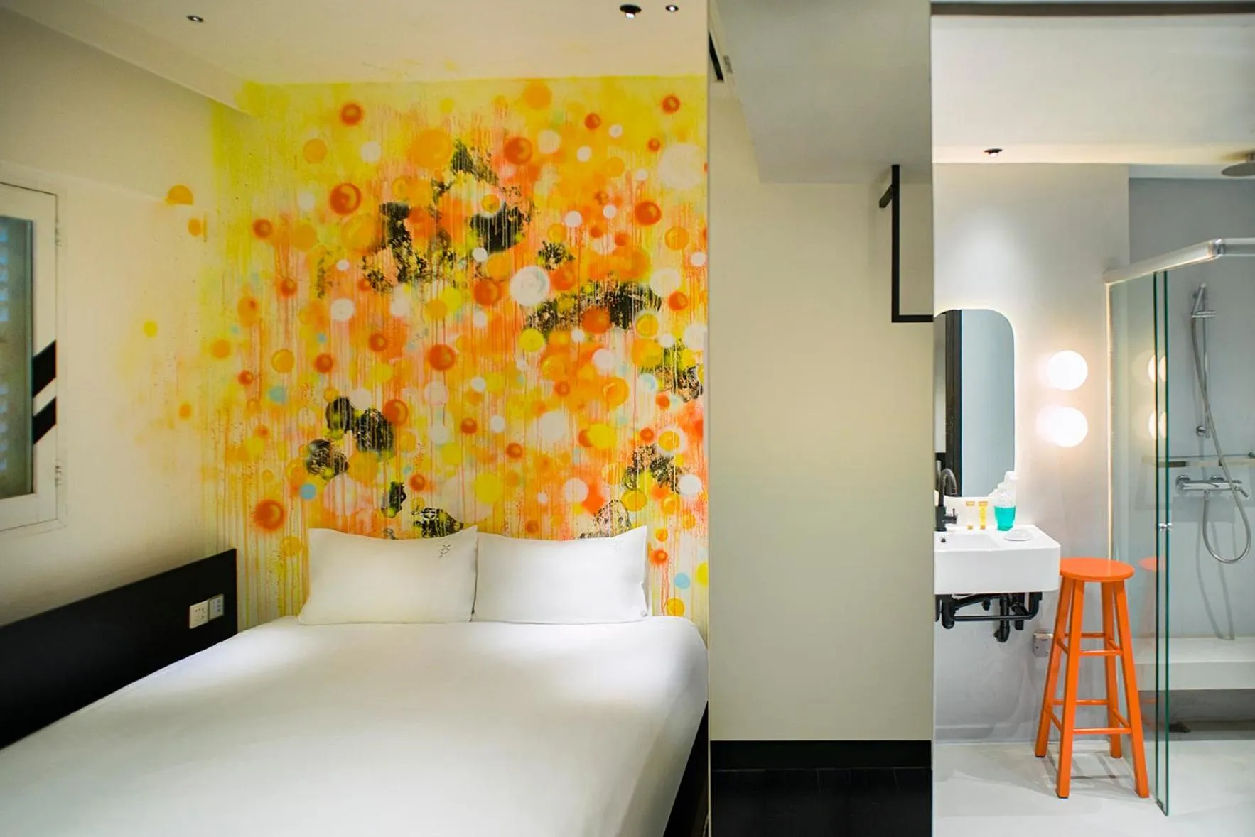 Photo of the whole room, Bed in Hi Hotel