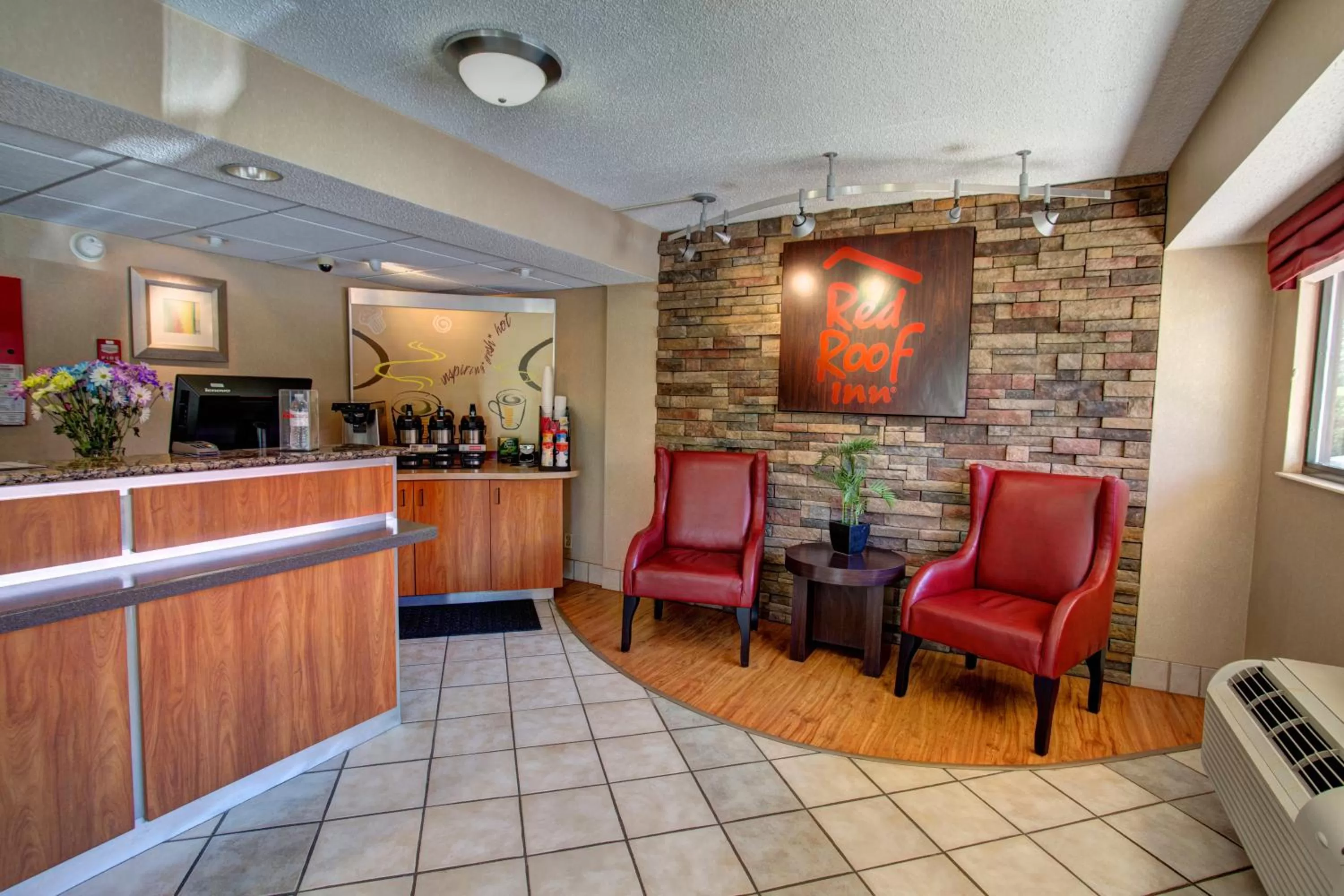 Lobby or reception in Red Roof Inn Pensacola - I-10 at Davis Highway