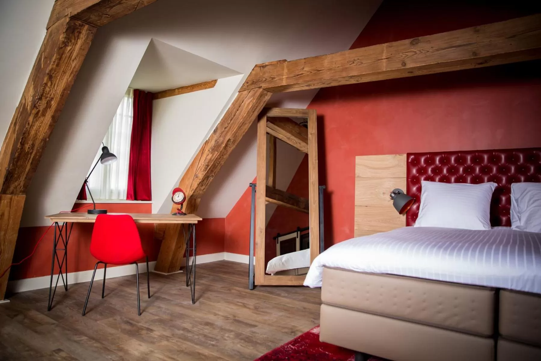 Photo of the whole room, Bed in Van Rossum Stadshotel Woerden