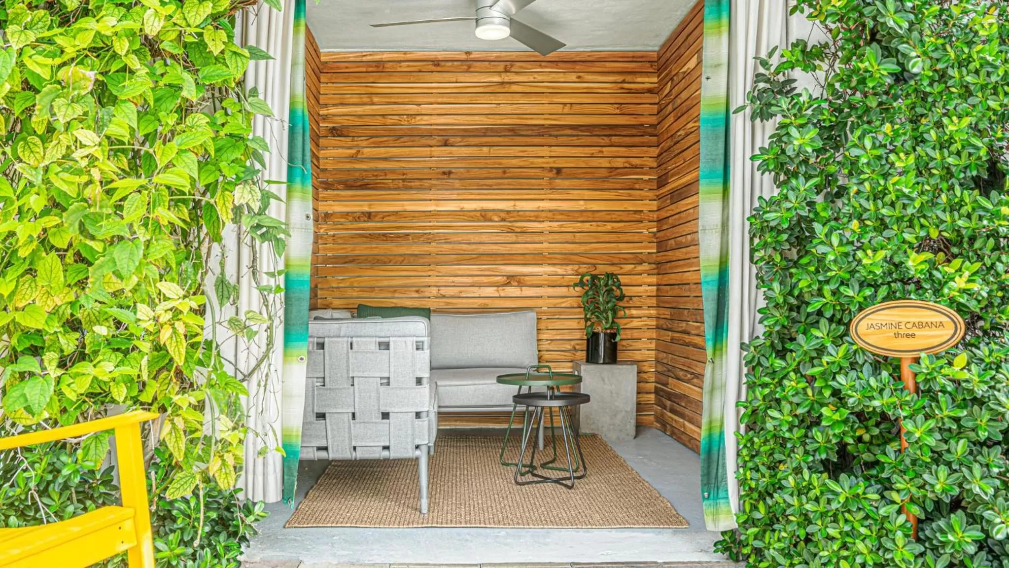 Lobby or reception in Kimpton Surfcomber Hotel by IHG