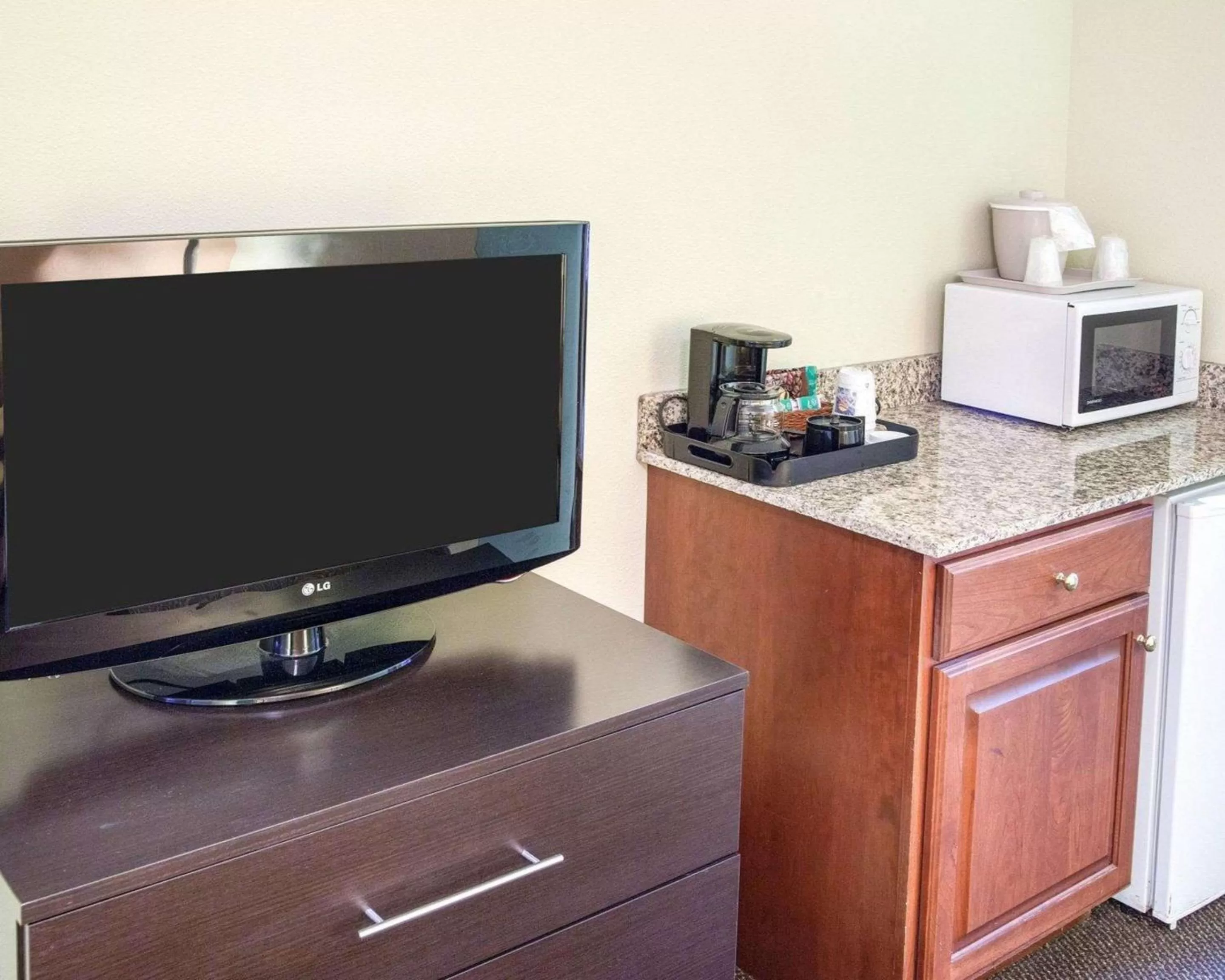 Bedroom in Quality Inn & Suites Niles