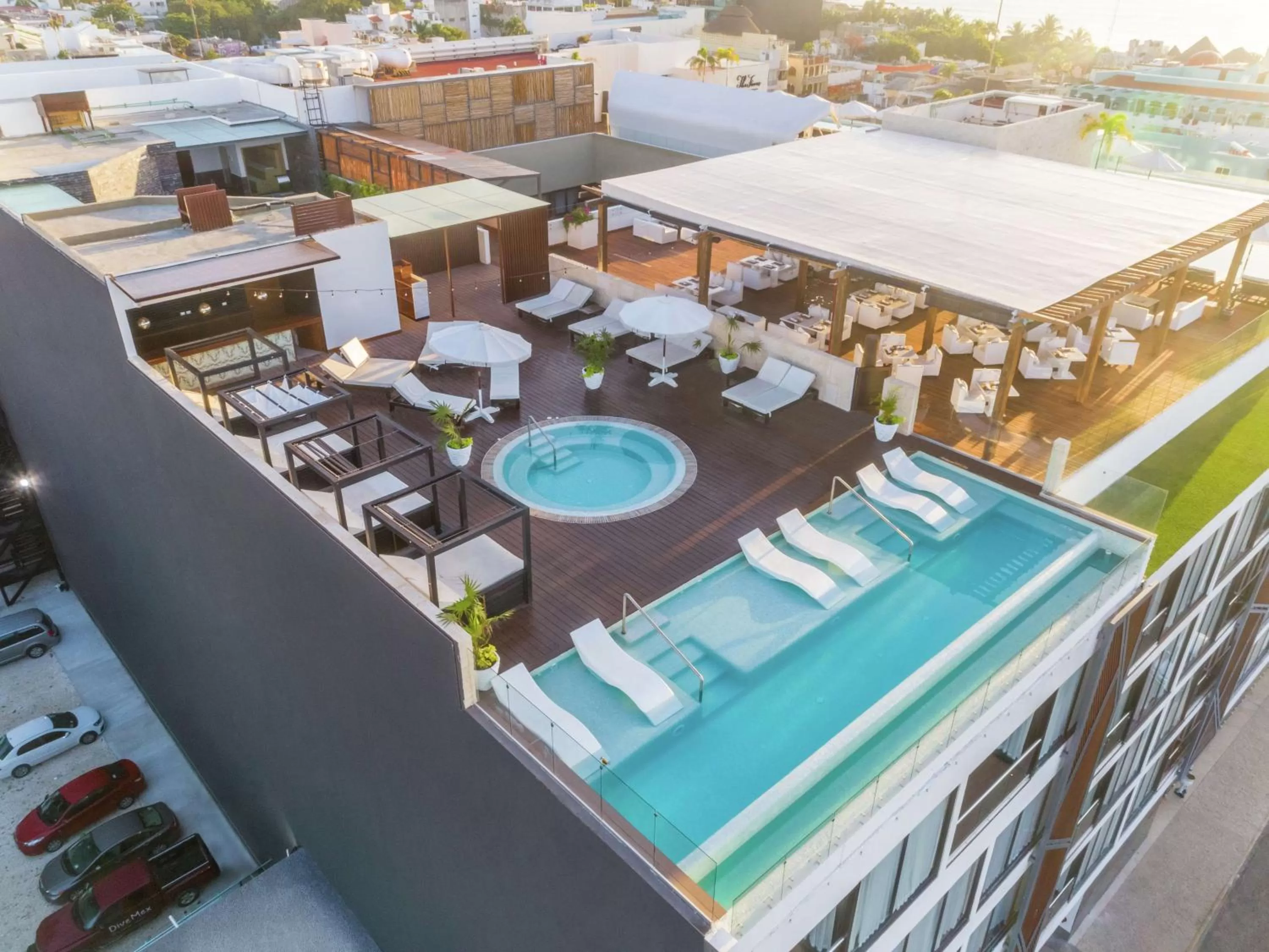 Pool view in The Fives Downtown Hotel & Residences, Curio Collection by Hilton