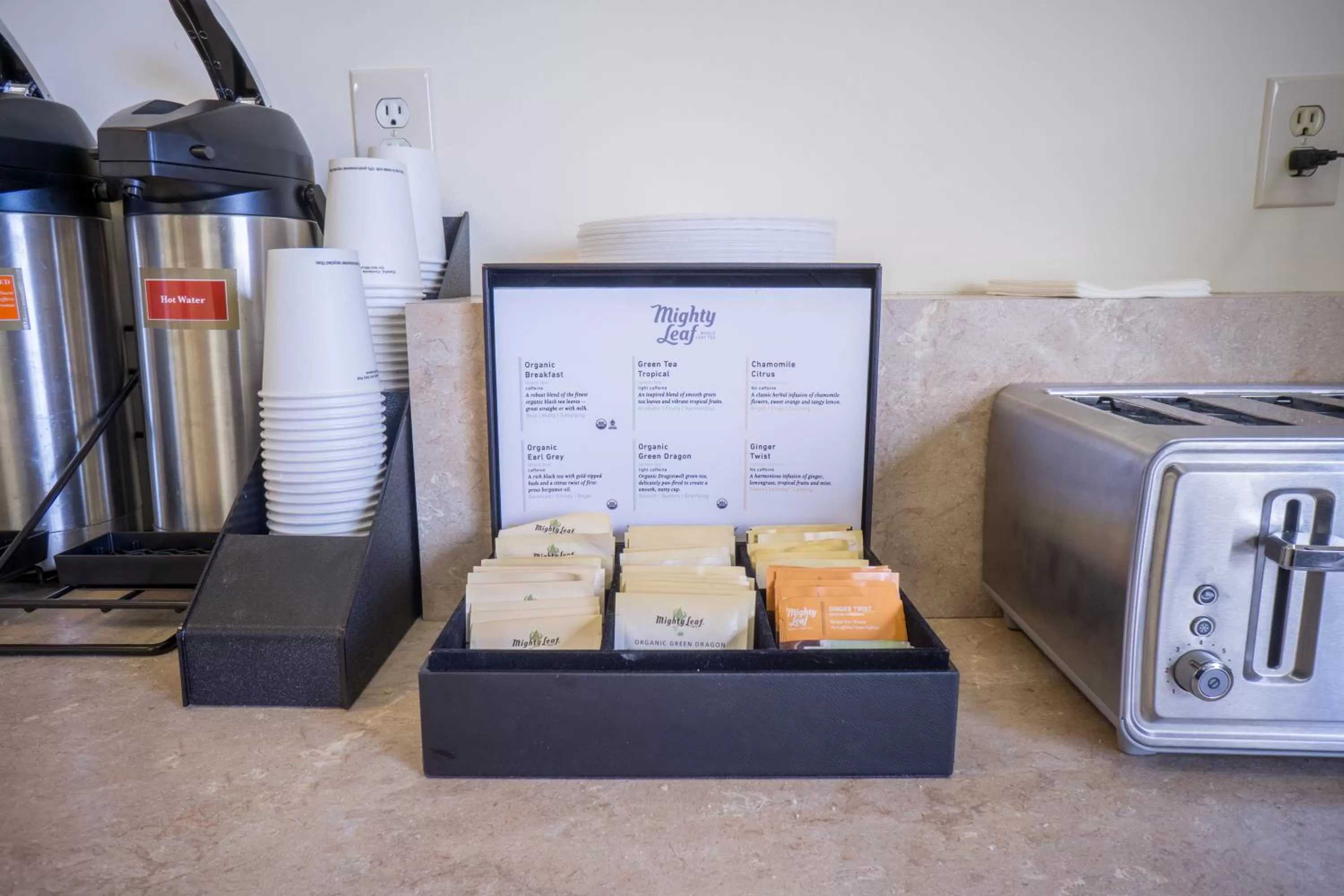 Coffee/tea facilities, Bed in Sunnyside Inn and Suites