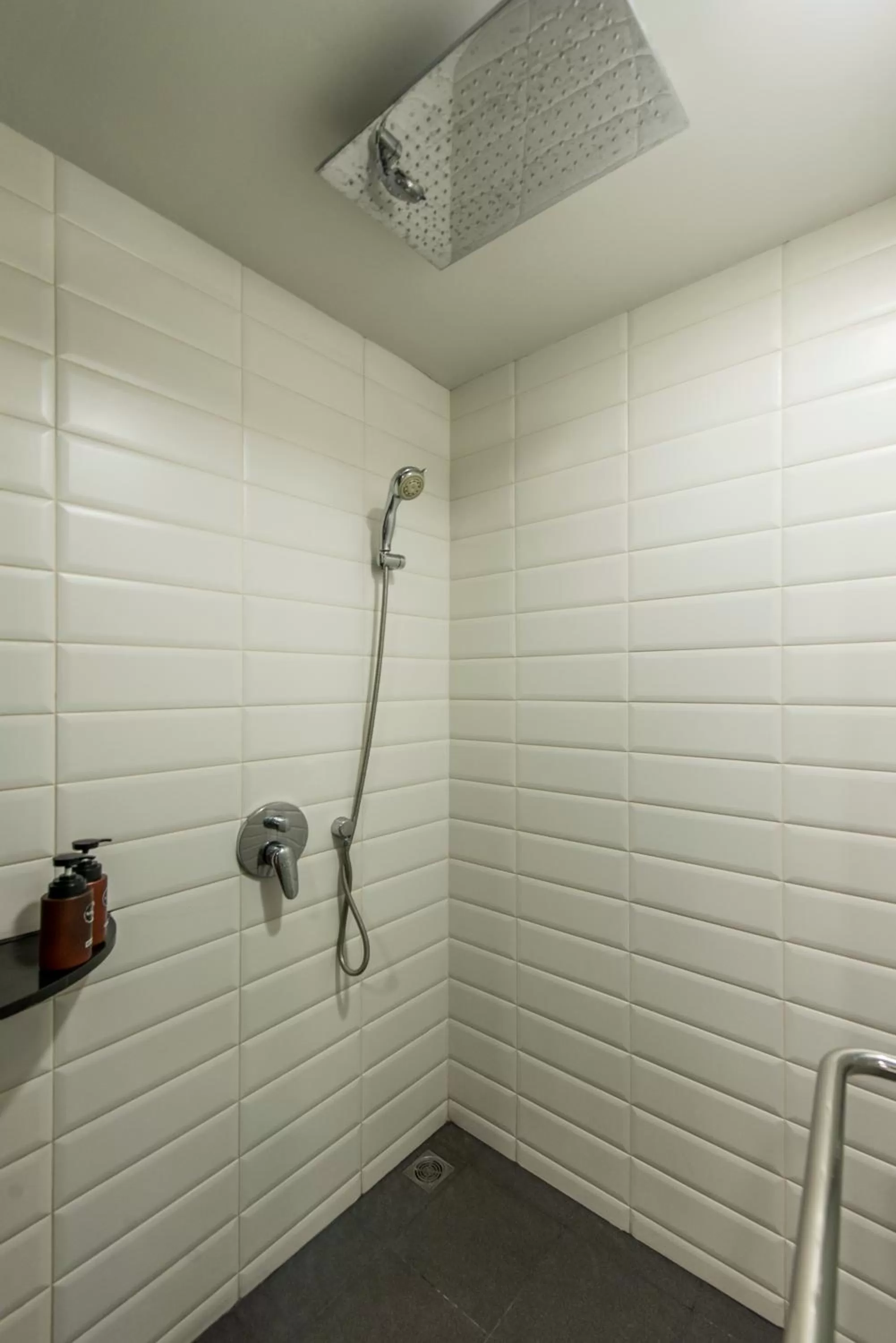 Bathroom in Nanda Heritage Hotel