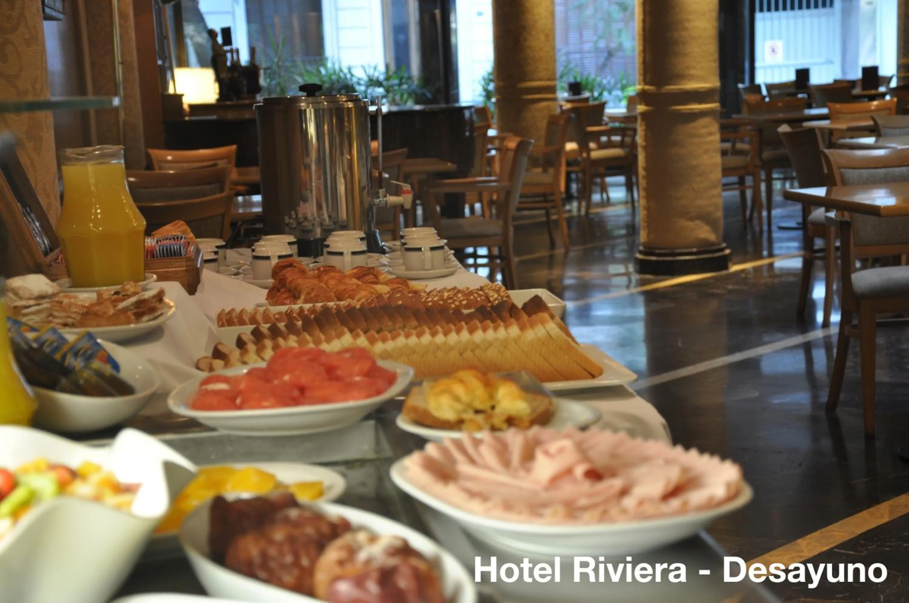 Restaurant/places to eat in Hotel Solans Riviera