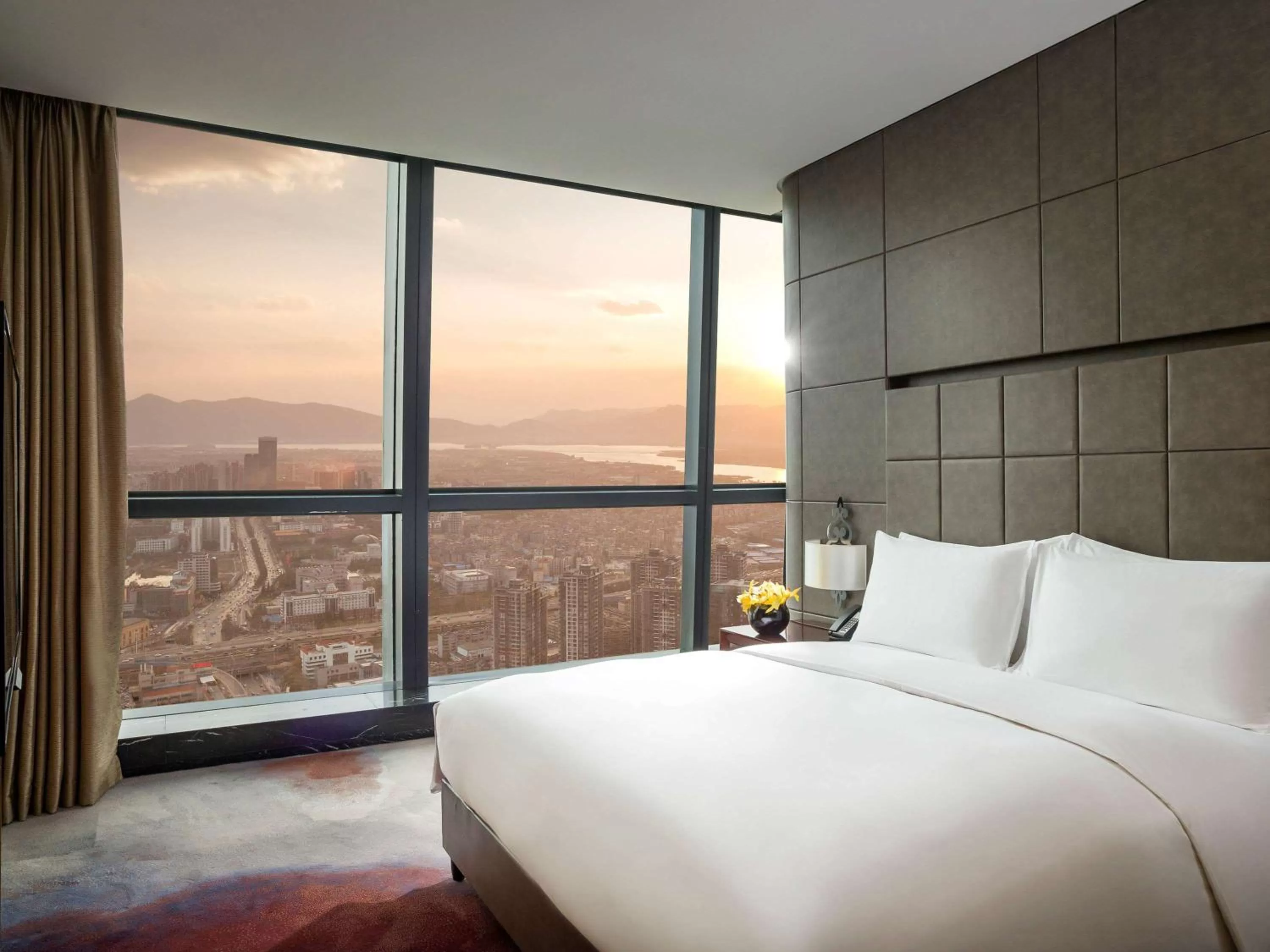 Photo of the whole room, Bed in Sofitel Kunming