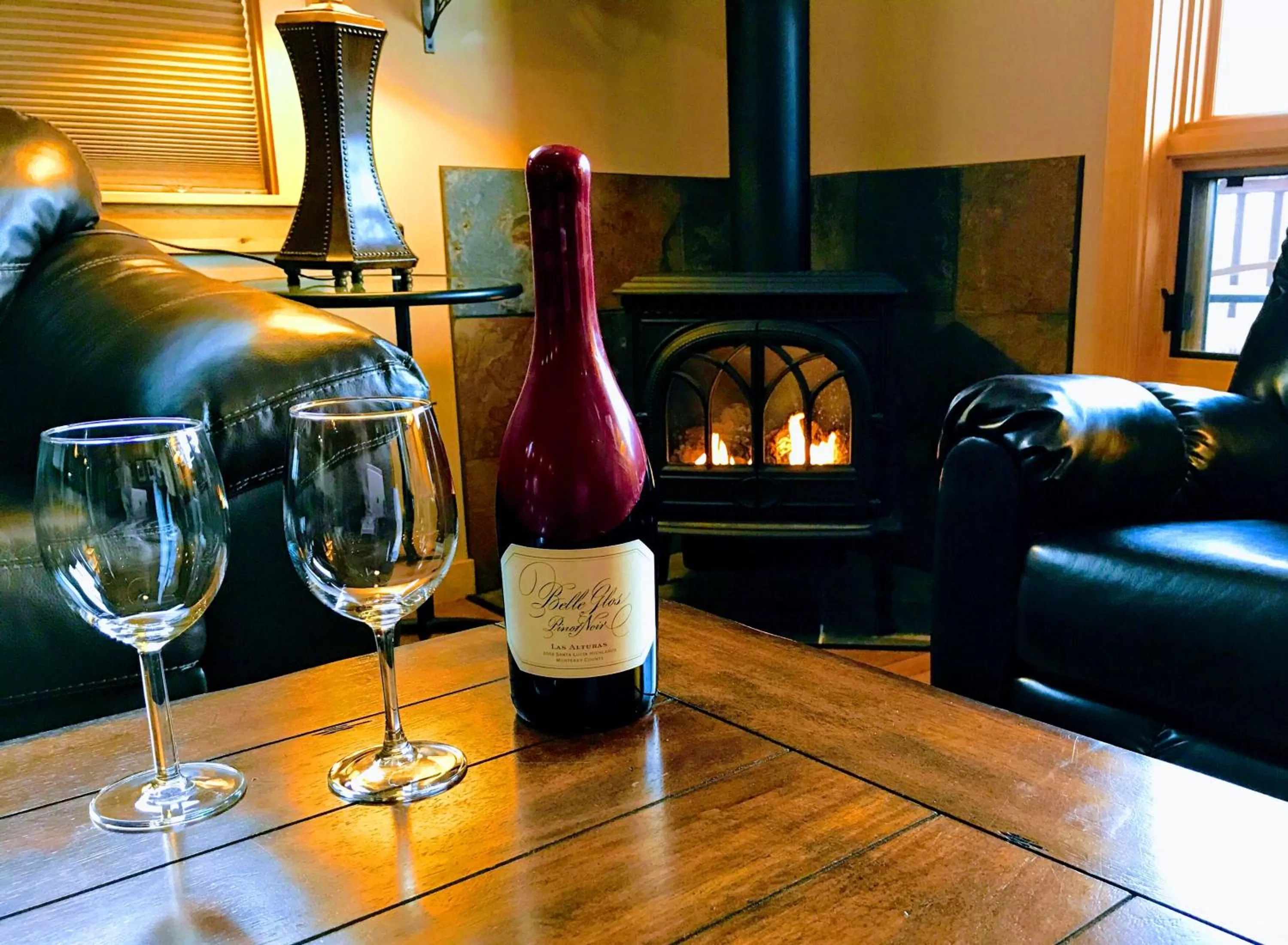 Living room in Twisp River Suites